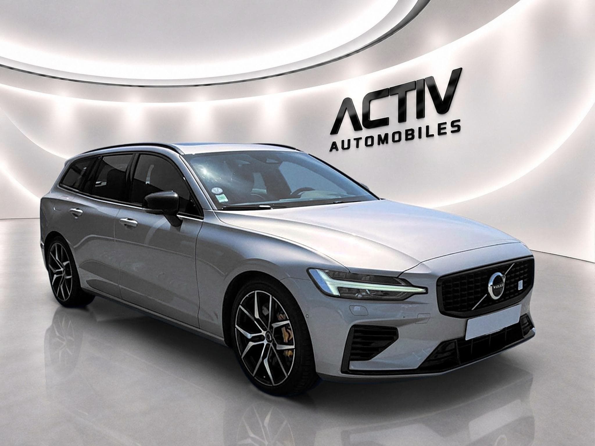 Volvo V60 T8 AWD 310+145 POLESTAR ENGINEERED GEARTRONIC 8 (2023) - Photo 3