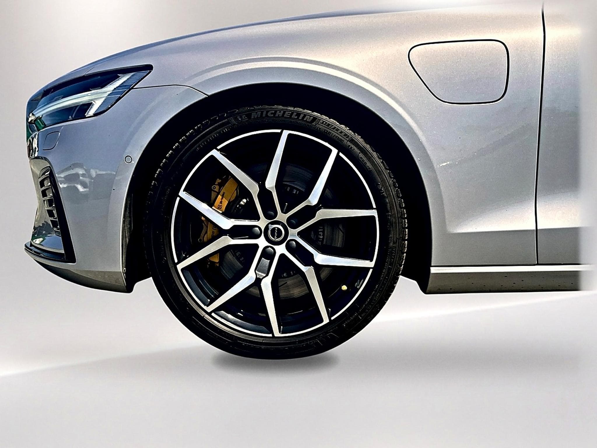Volvo V60 T8 AWD 310+145 POLESTAR ENGINEERED GEARTRONIC 8 (2023) - Photo 9