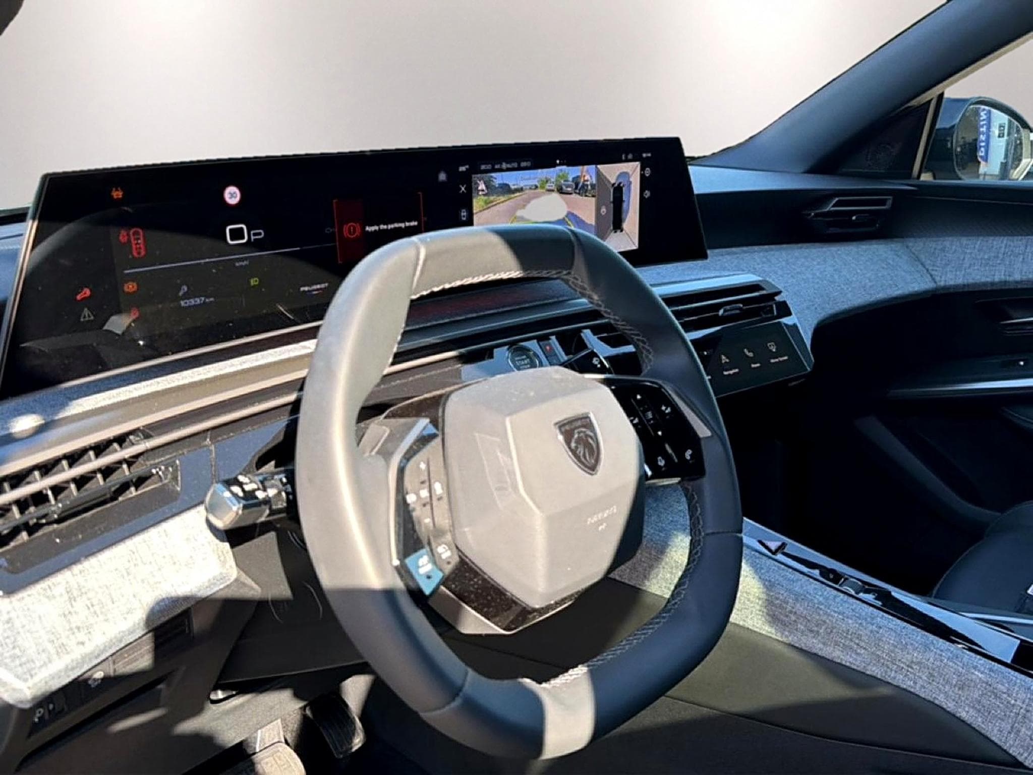 Peugeot 3008 1.2 HYBRID 145 ALLURE E-DCS6 (2025) - Photo 9