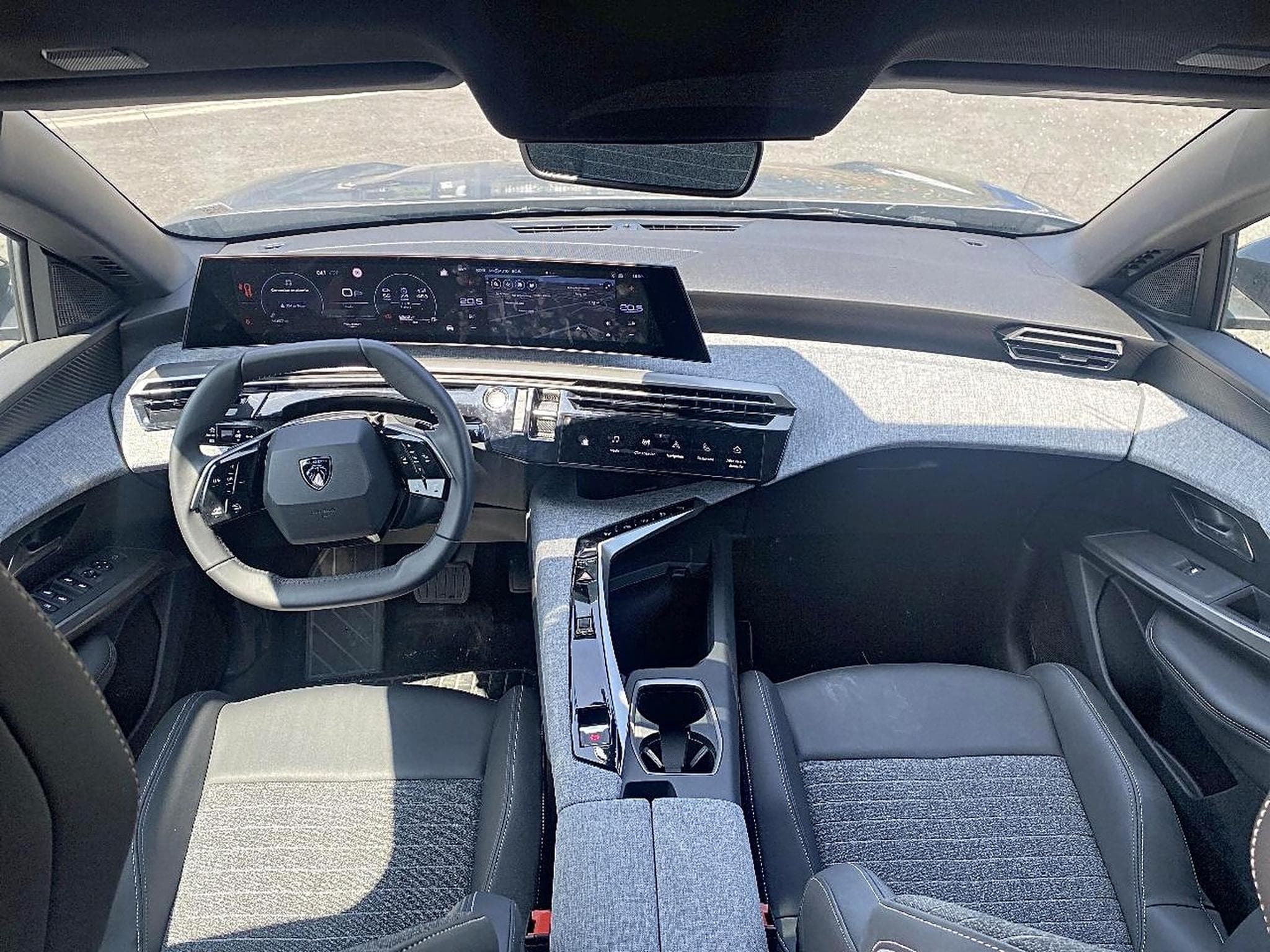 Peugeot 5008 HYBRID 145 ALLURE E-DCS6 (2025) - Foto 10