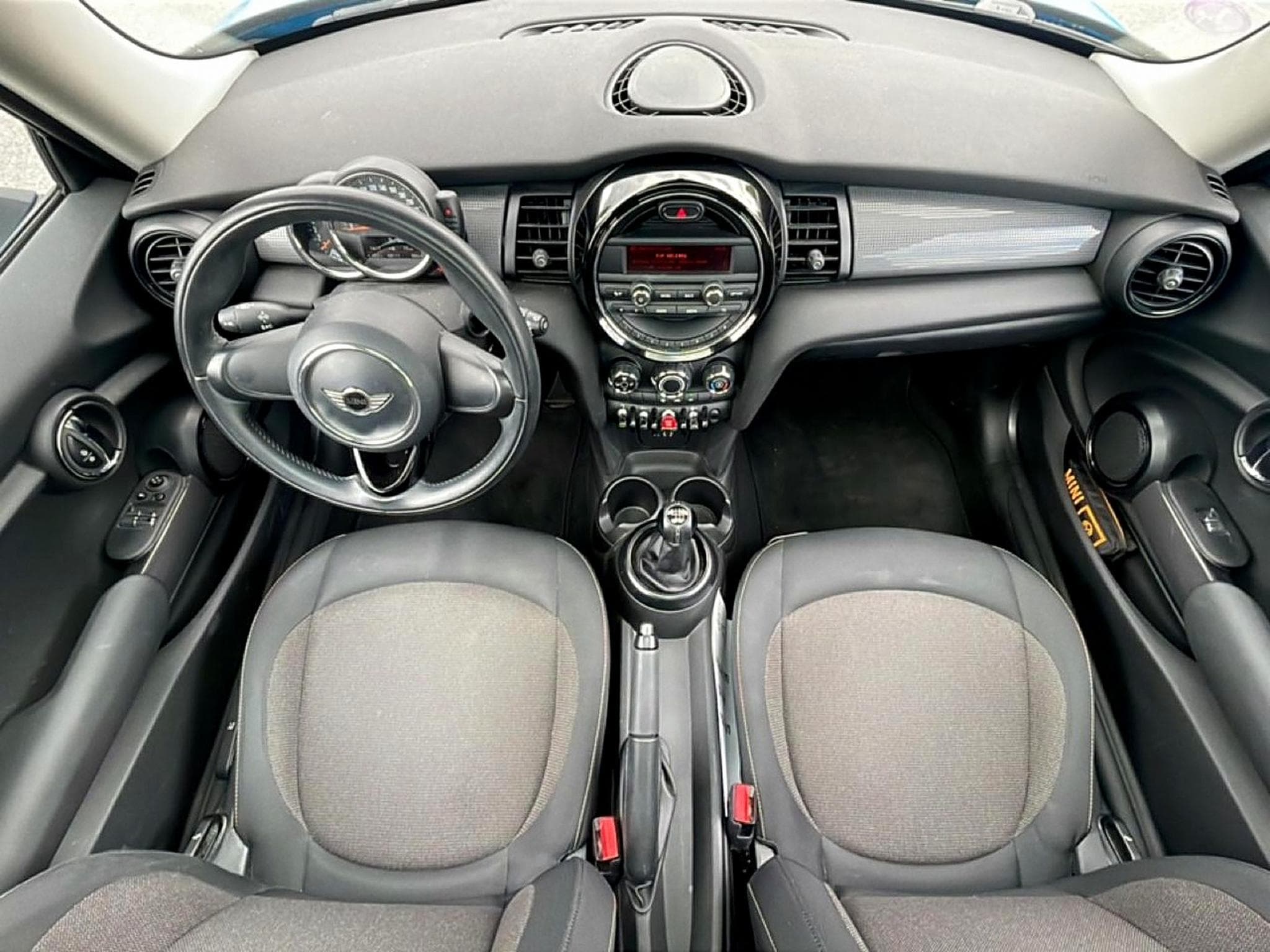 Mini Cooper COOPER 136 (2015) - Photo 10