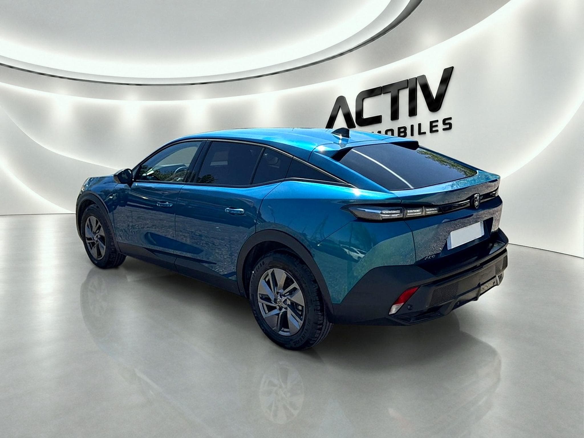 Peugeot 408 HYBRID 145 ALLURE E-DCS6 (2025) - Photo 5