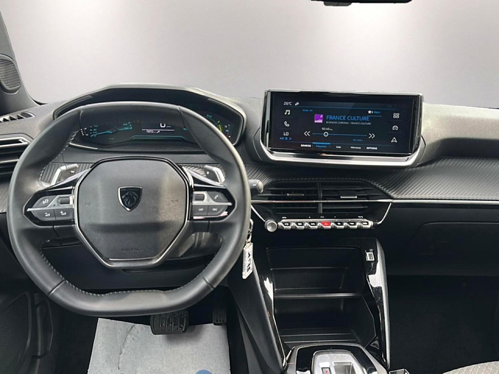 Peugeot 2008 1.2 HYBRID 145 STYLE E-DCS6 (2025) - Photo 10