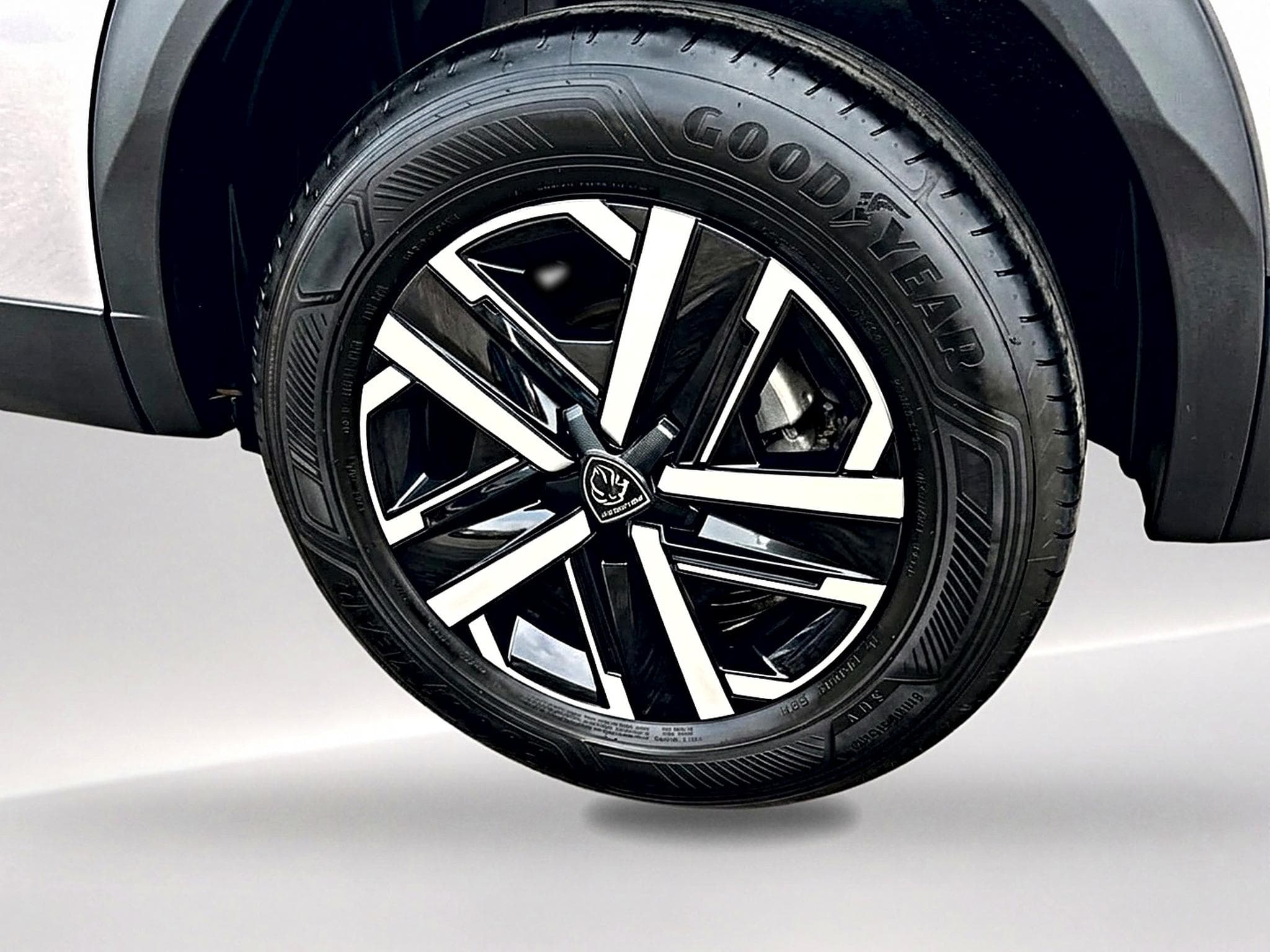 Peugeot 2008 1.2 HYBRID 145 STYLE E-DCS6 (2025) - Photo 9