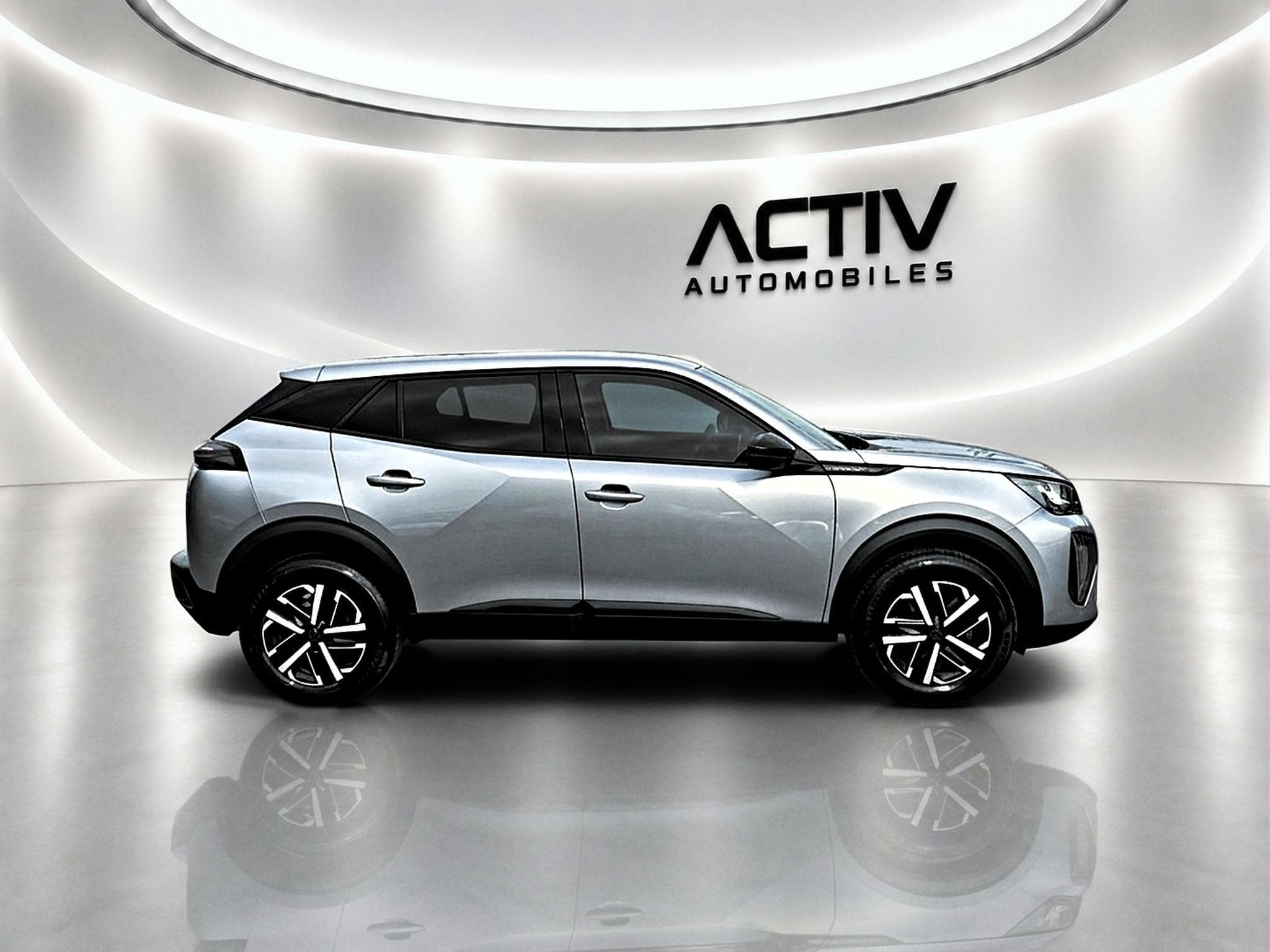 Peugeot 2008 1.2 HYBRID 145 STYLE E-DCS6 (2025) - Photo 8