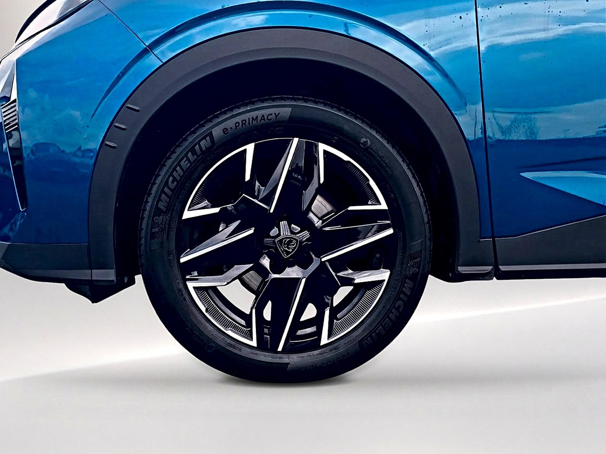 Peugeot 3008 1.2 HYBRID 145 ALLURE E-DCS6 (2025) - Photo 9