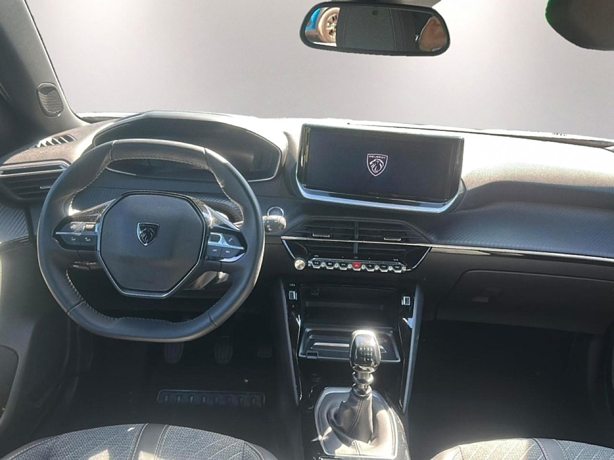 Peugeot 2008 1.2 100 ALLURE (2025) - Photo 10
