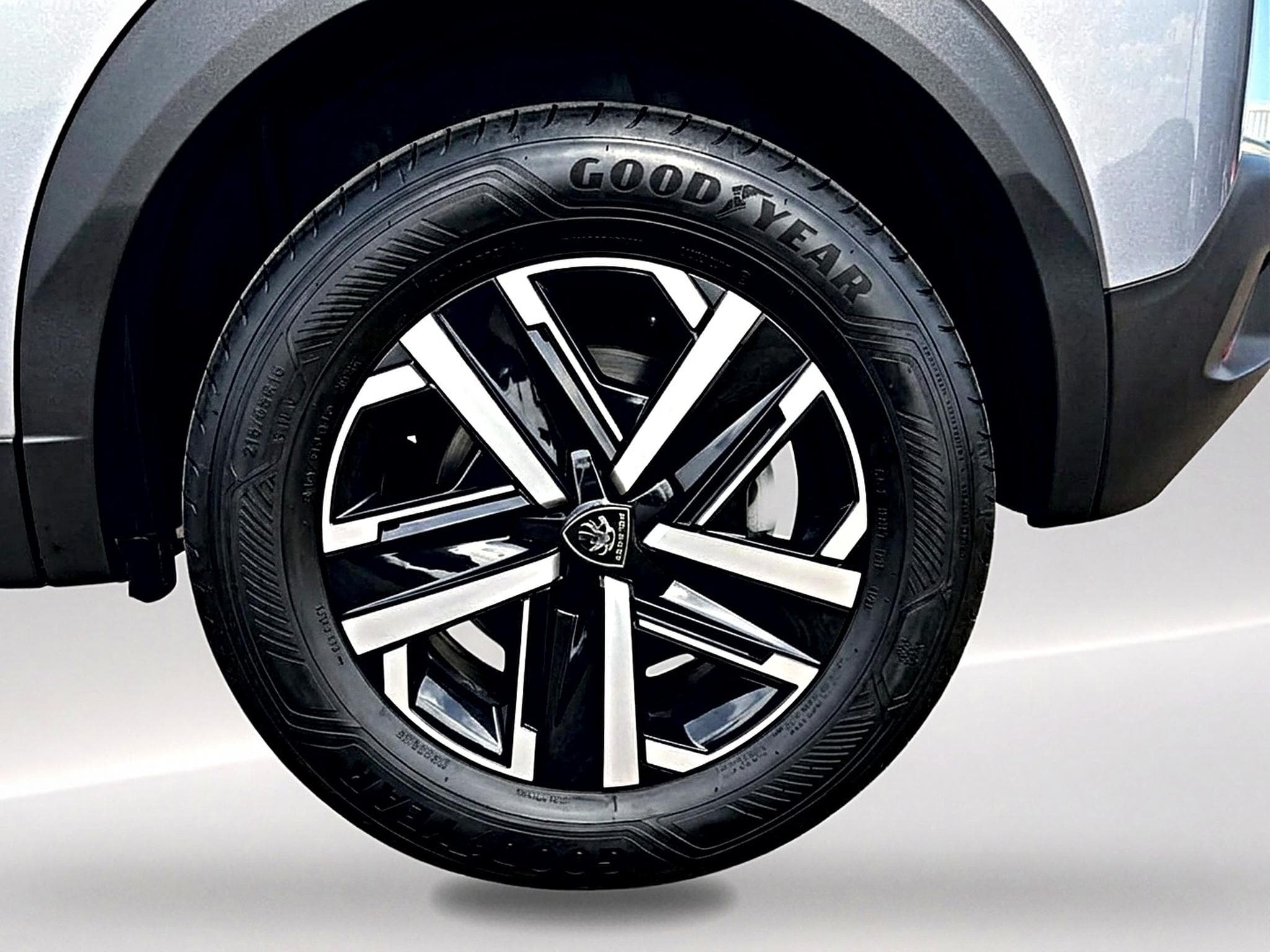Peugeot 2008 1.2 100 STYLE (2025) - Photo 9