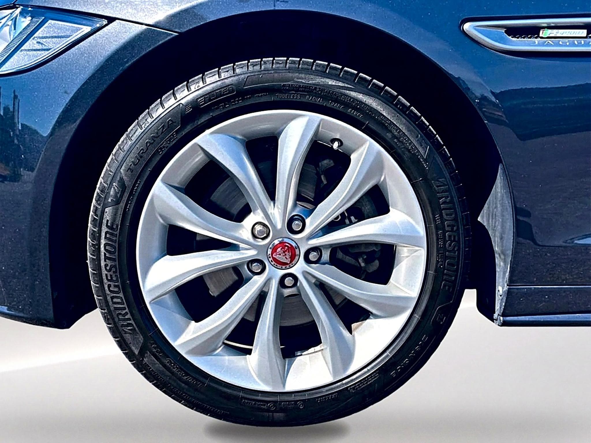 Jaguar XF 2.0D 180 BUSINESS R-SPORT BVA (2020) - Photo 9