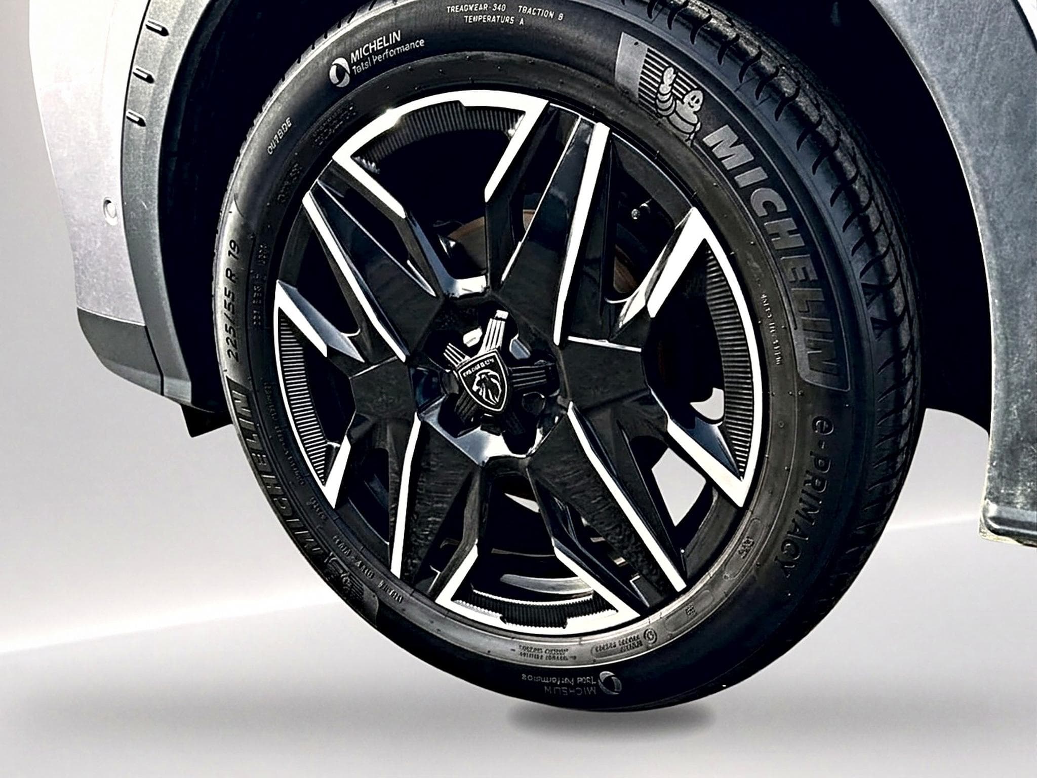 Peugeot 3008 1.2 HYBRID 145 GT E-DCS6 (2025) - Photo 9