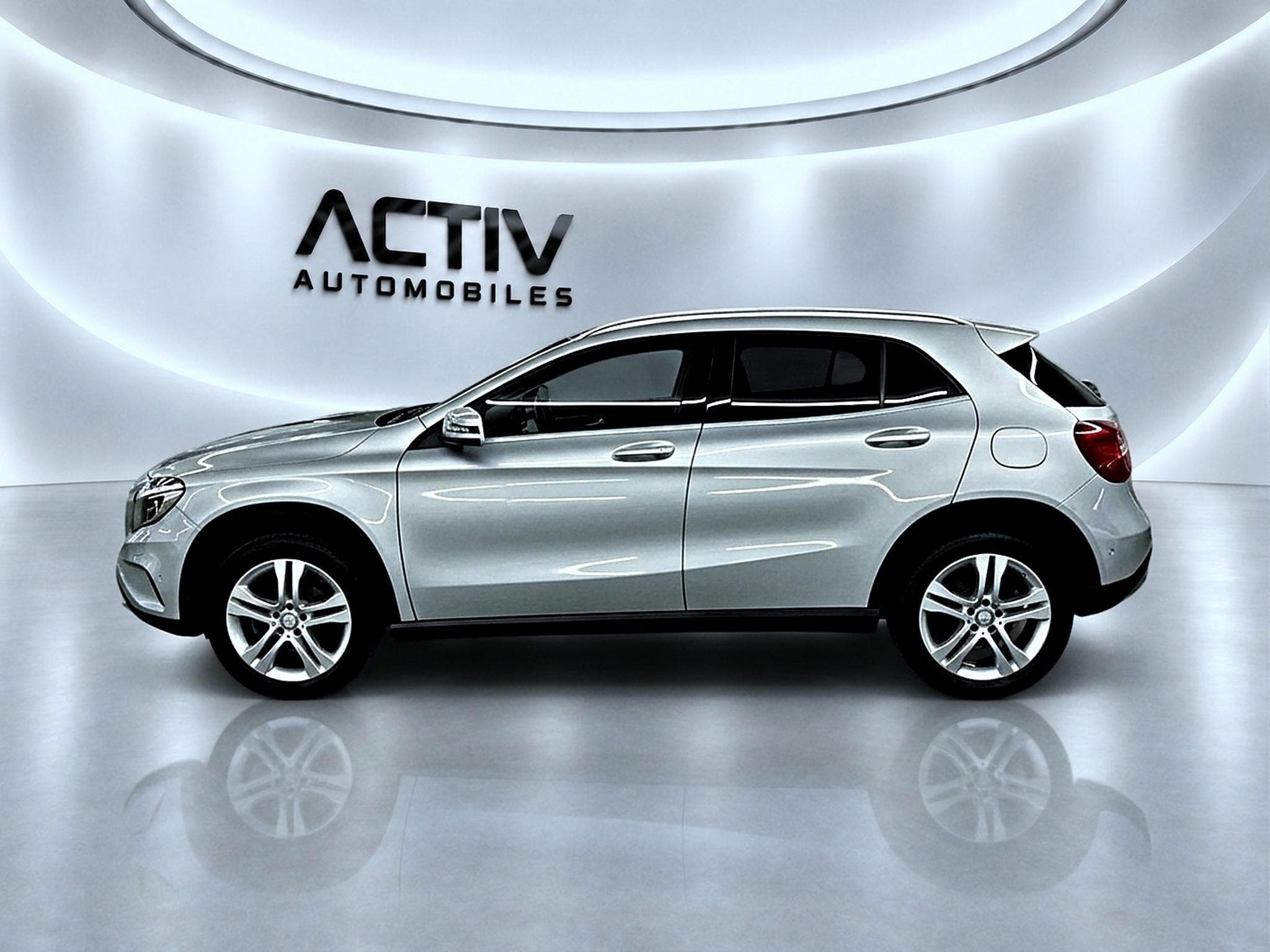 Mercedes GLA 180 D SENSATION 7G-DCT (2016) - Photo 4