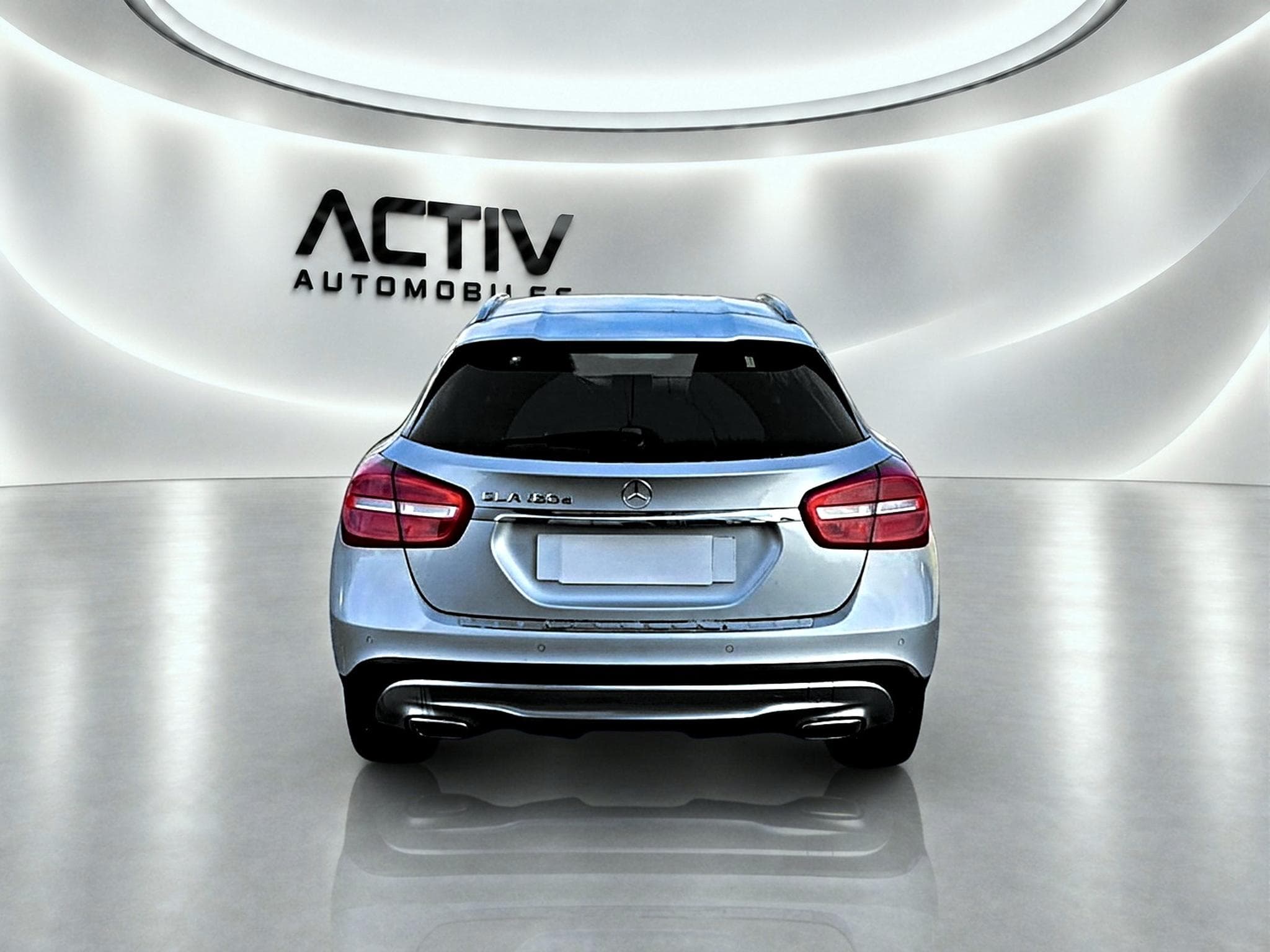 Mercedes GLA 180 D SENSATION 7G-DCT (2016) - Photo 6