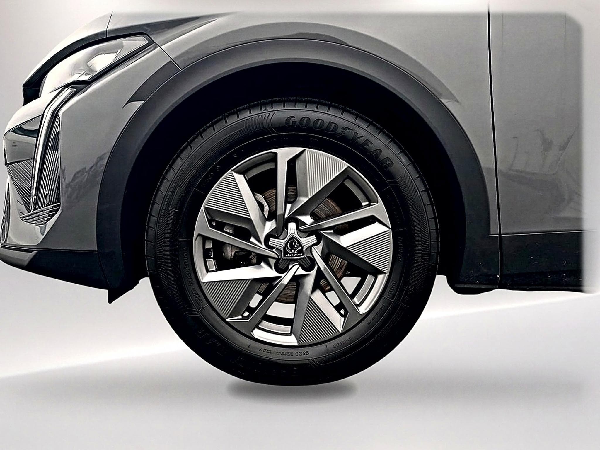 Peugeot 408 HYBRID 145 ALLURE E-DCS6 (2024) - Photo 9