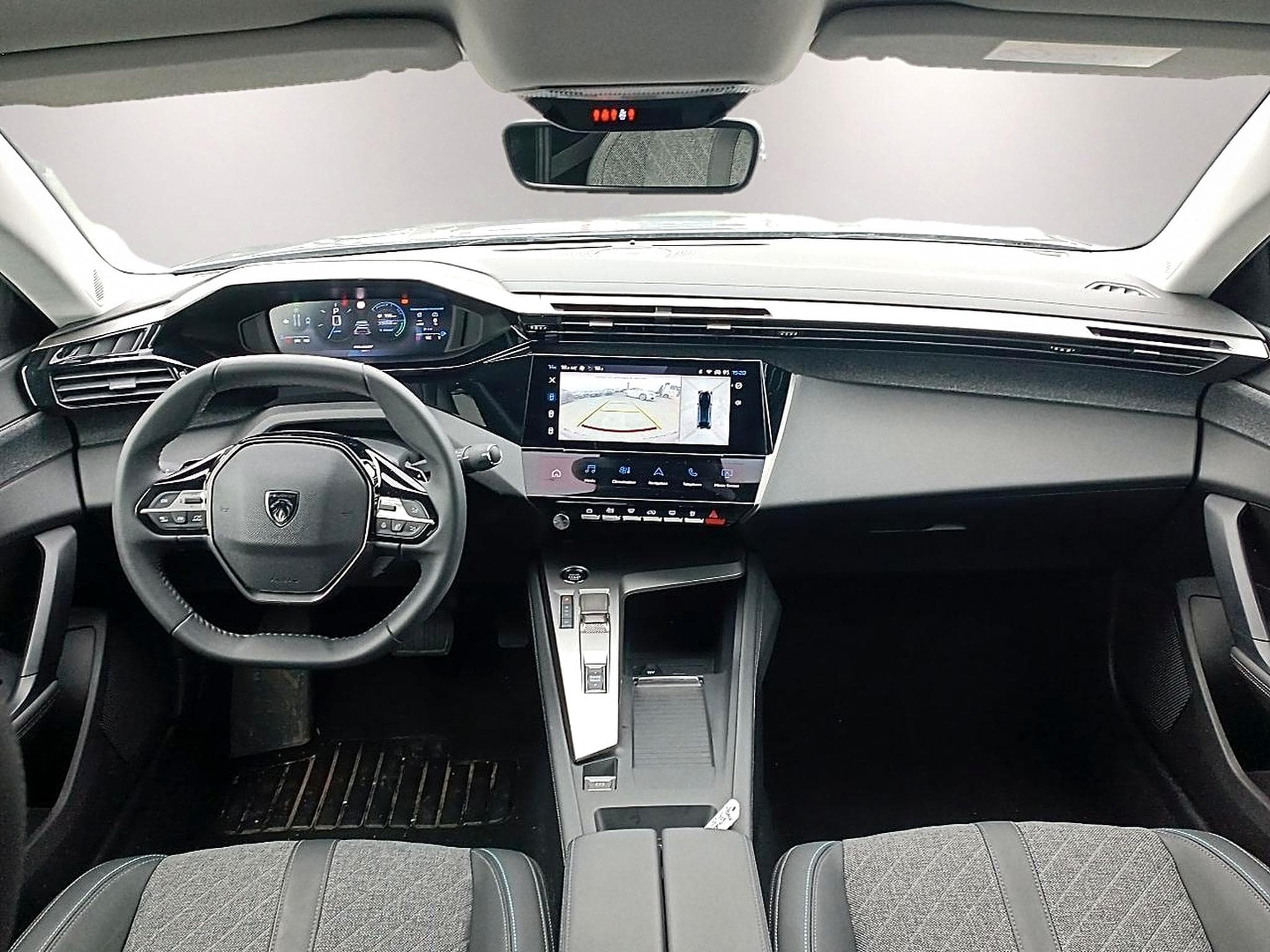 Peugeot 408 HYBRID 145 ALLURE E-DCS6 (2024) - Photo 10
