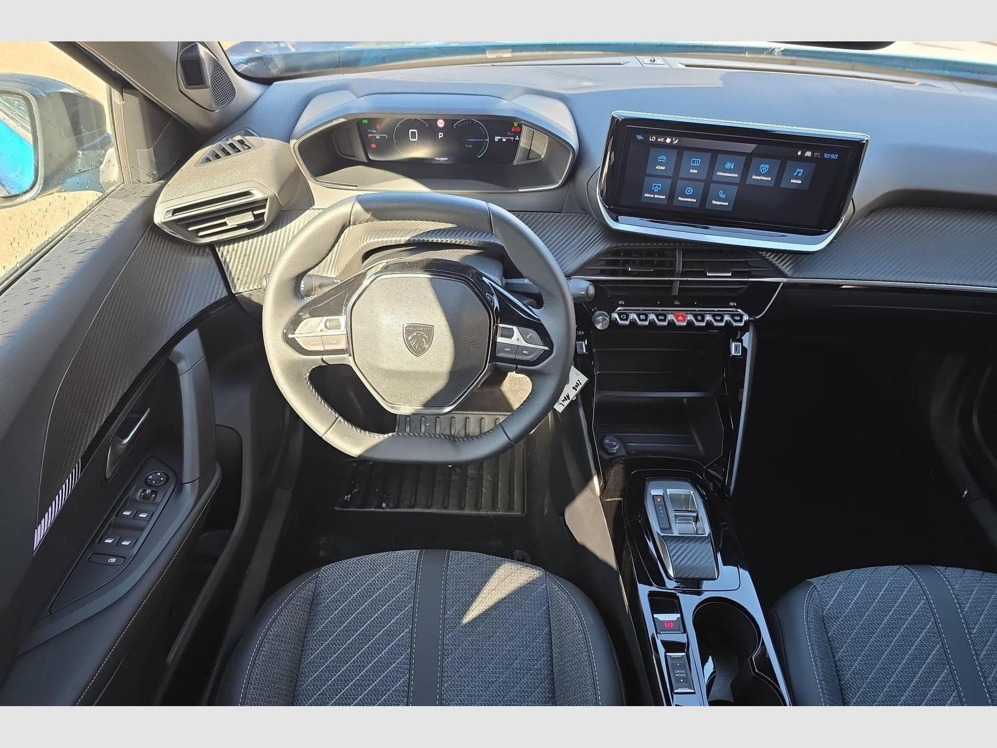 Peugeot 2008 Hybrid 145 e-DCS6 Allure (2026) - Foto 13