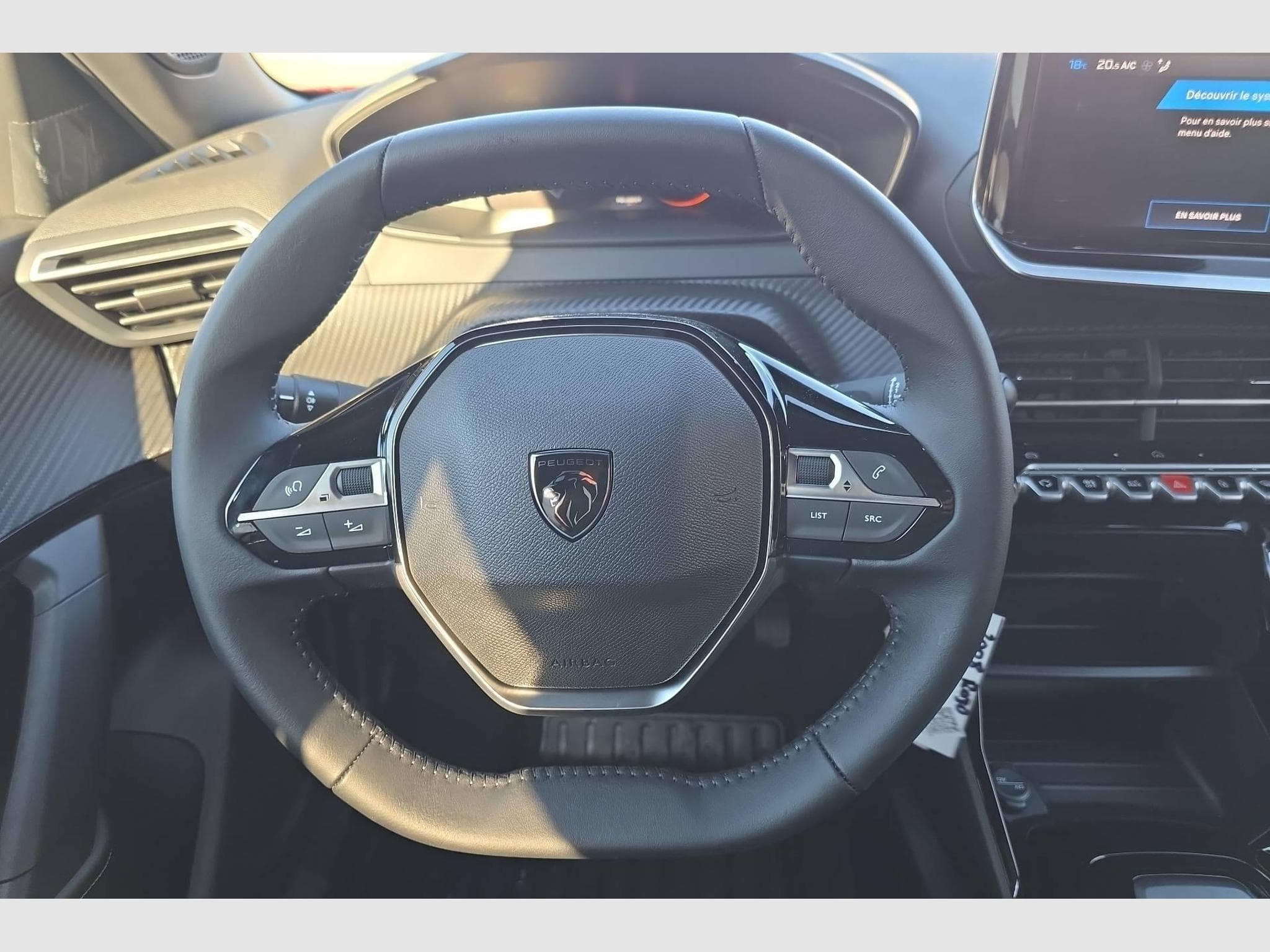 Peugeot 2008 Hybrid 145 e-DCS6 Allure (2026) - Foto 14