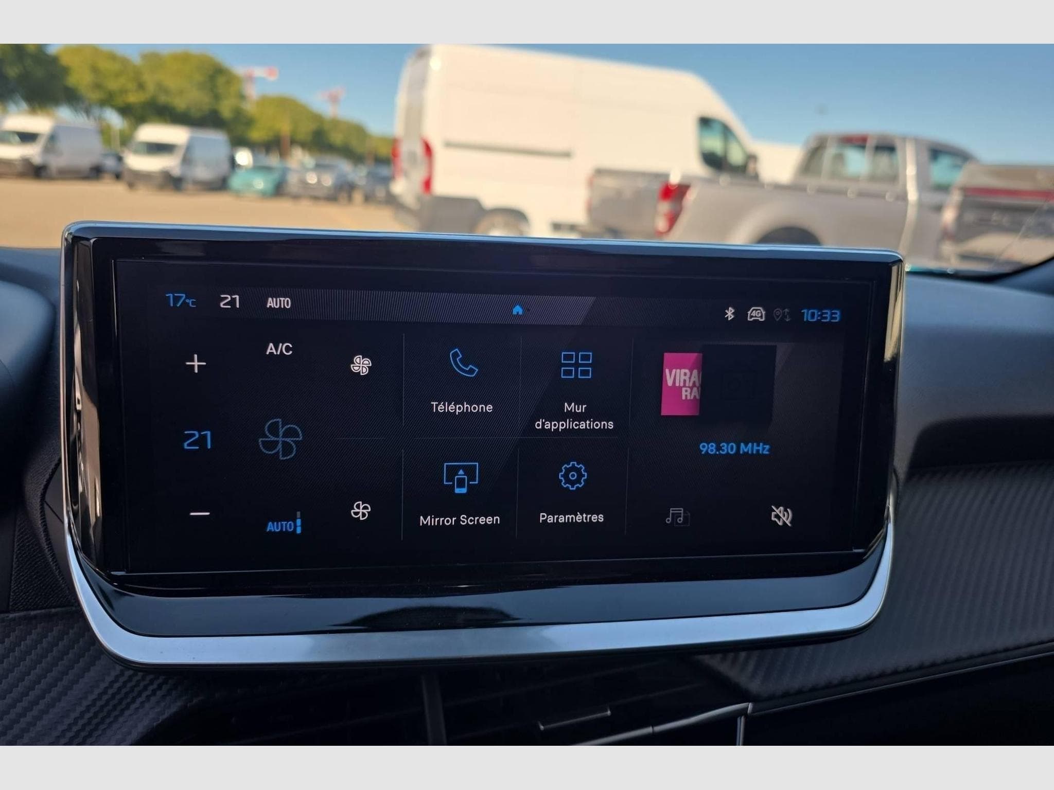 Peugeot 2008 Hybrid 145 e-DCS6 Allure (2026) - Foto 18