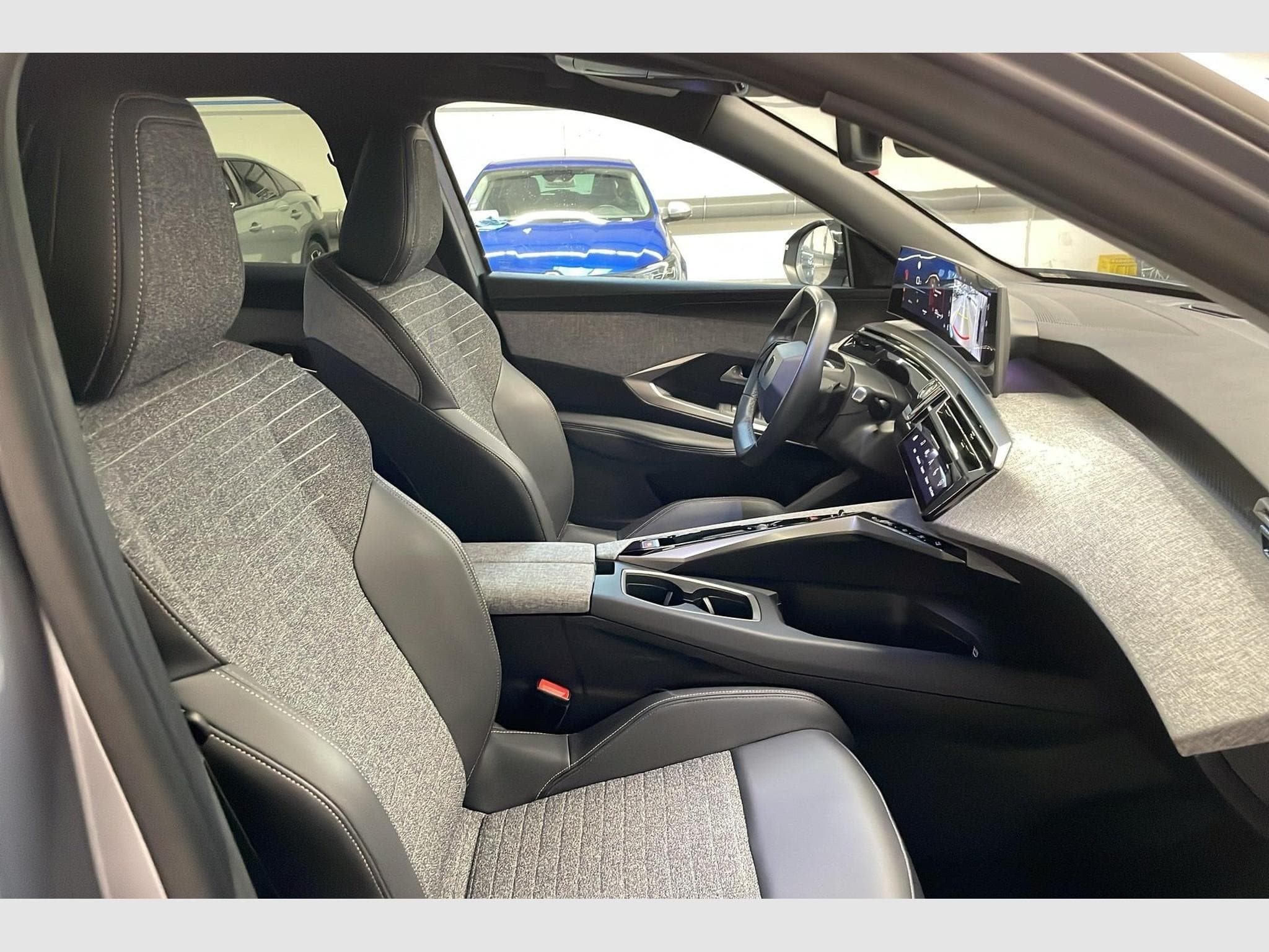 Peugeot 3008 Hybrid 145 e-DCS6 Allure (2025) - Photo 9