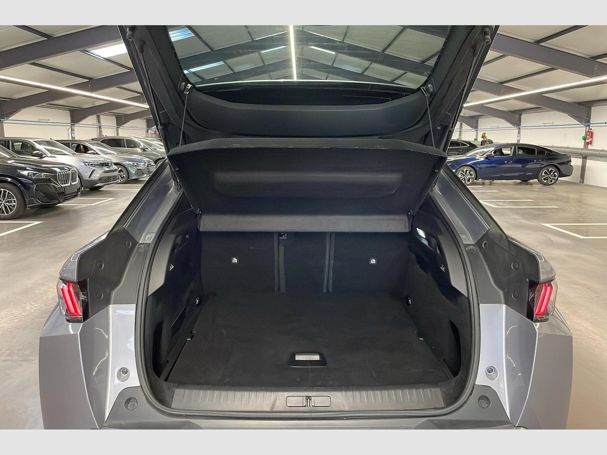 Peugeot 3008 Hybrid 145 e-DCS6 Allure (2025) - Photo 11