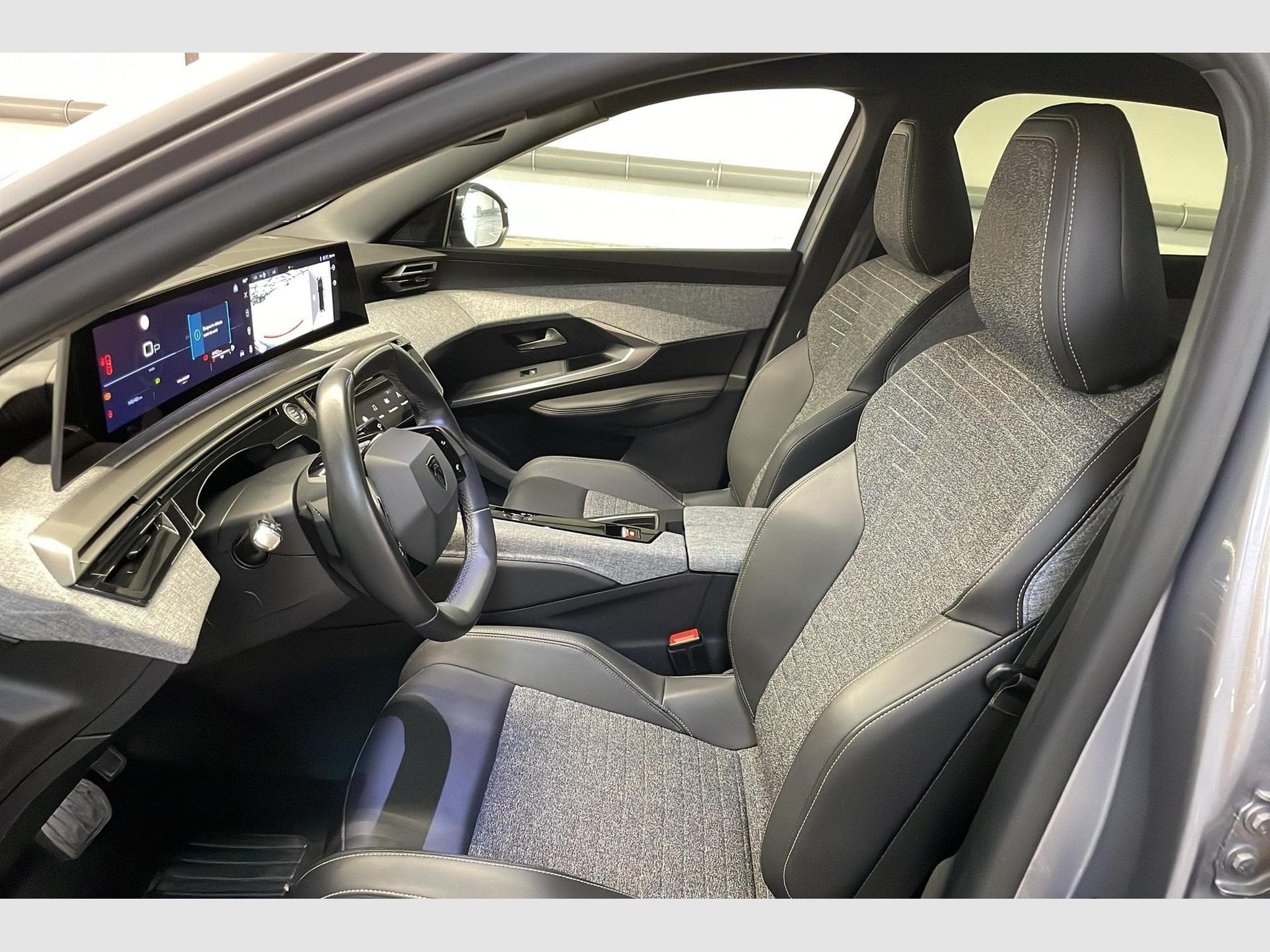 Peugeot 3008 Hybrid 145 e-DCS6 Allure (2025) - Photo 16