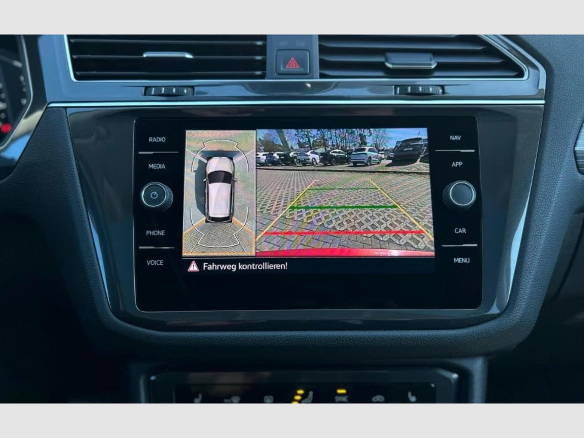 VW Tiguan 7 places 2.0 TDI - 4X4 - Toit ouvrant (2023) - Photo 8