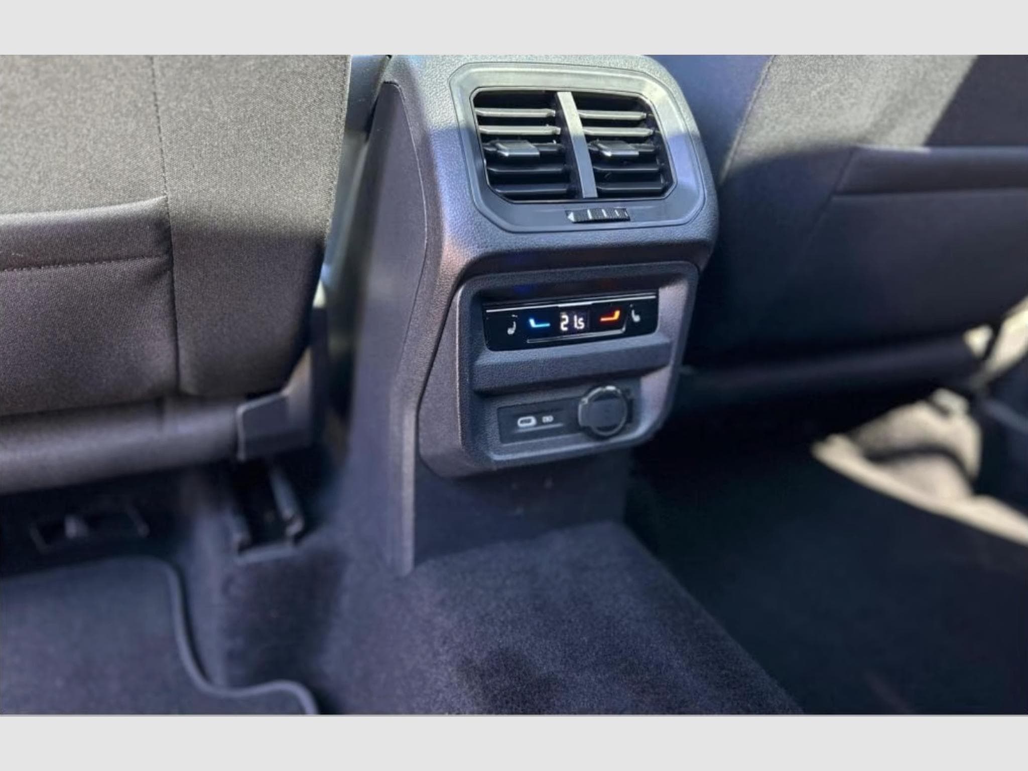 VW Tiguan 7 places 2.0 TDI - 4X4 - Toit ouvrant (2023) - Photo 19