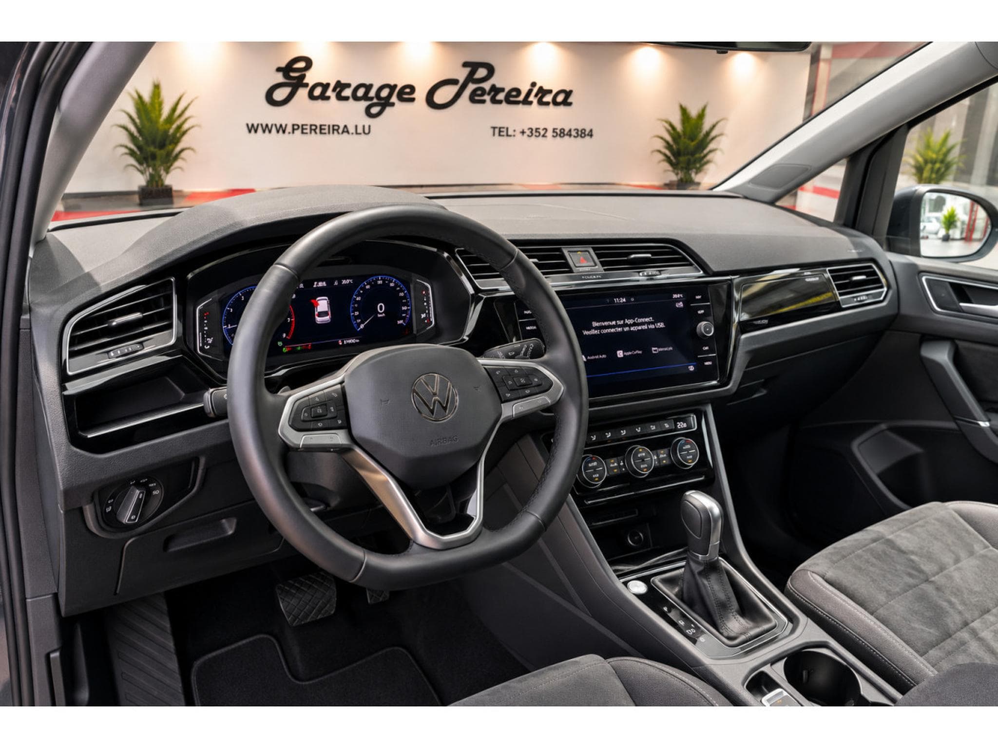 VW Touran NEW MODEL 2.0 TDI 150 DSG R-LINE 7 SITZE IQ LIGHT NAVI (2023) - Photo 5