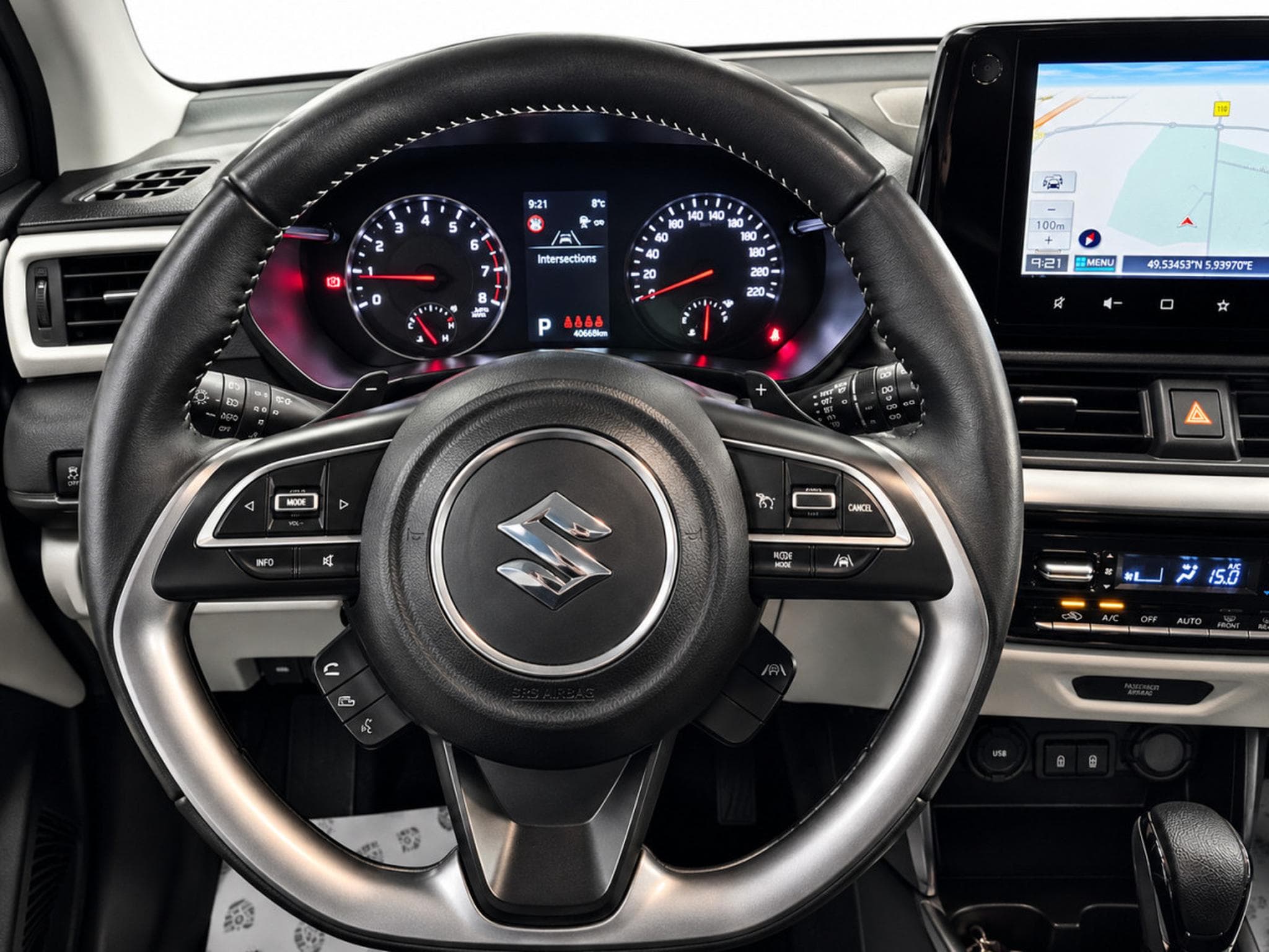 Suzuki Swift 1.2 GL+ MILD HYBRID AUTO LED NAVI (2025) - Photo 7