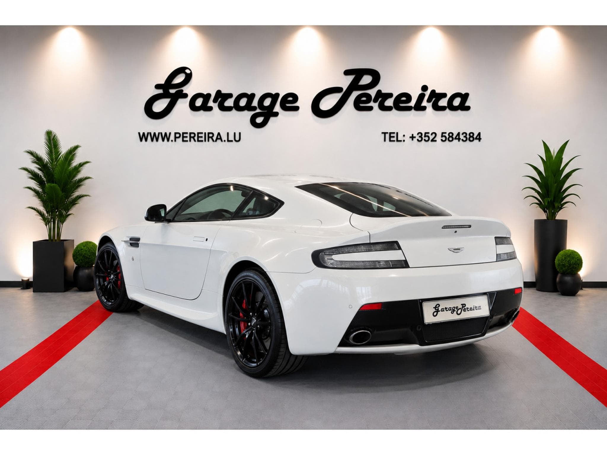 Aston-Martin V8 Vantage EUROPA CARBON CUIR NAVI (2013) - Photo 2