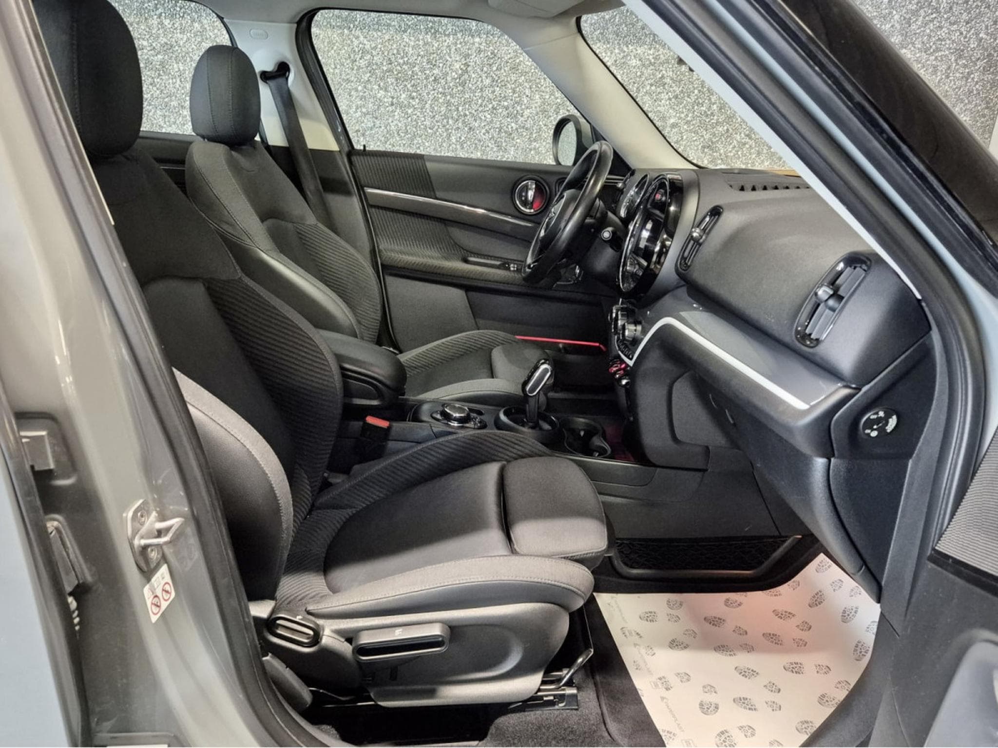 Mini Countryman Cooper SD ALL4 HEAD UP PANO LED NAVI (2018) - Photo 4