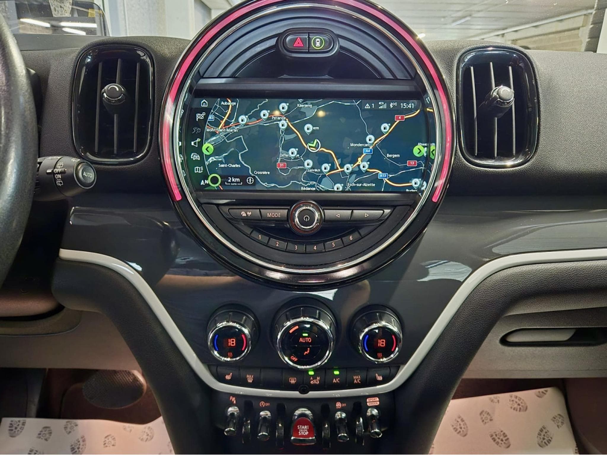 Mini Countryman Cooper SD ALL4 HEAD UP PANO LED NAVI (2018) - Photo 9