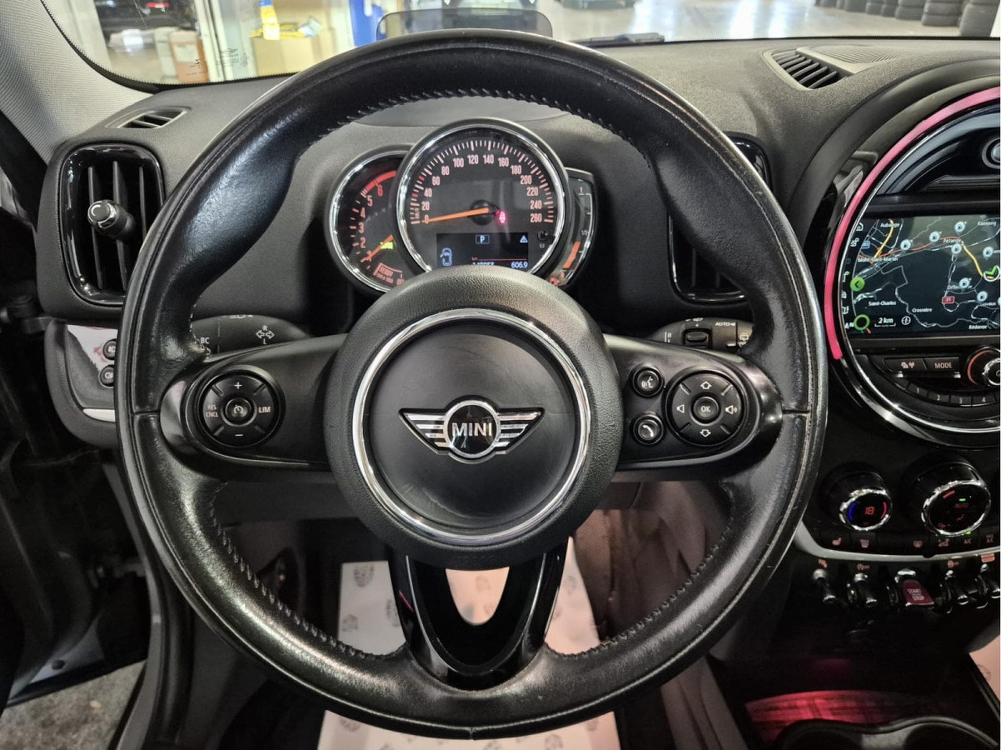 Mini Countryman Cooper SD ALL4 HEAD UP PANO LED NAVI (2018) - Photo 8