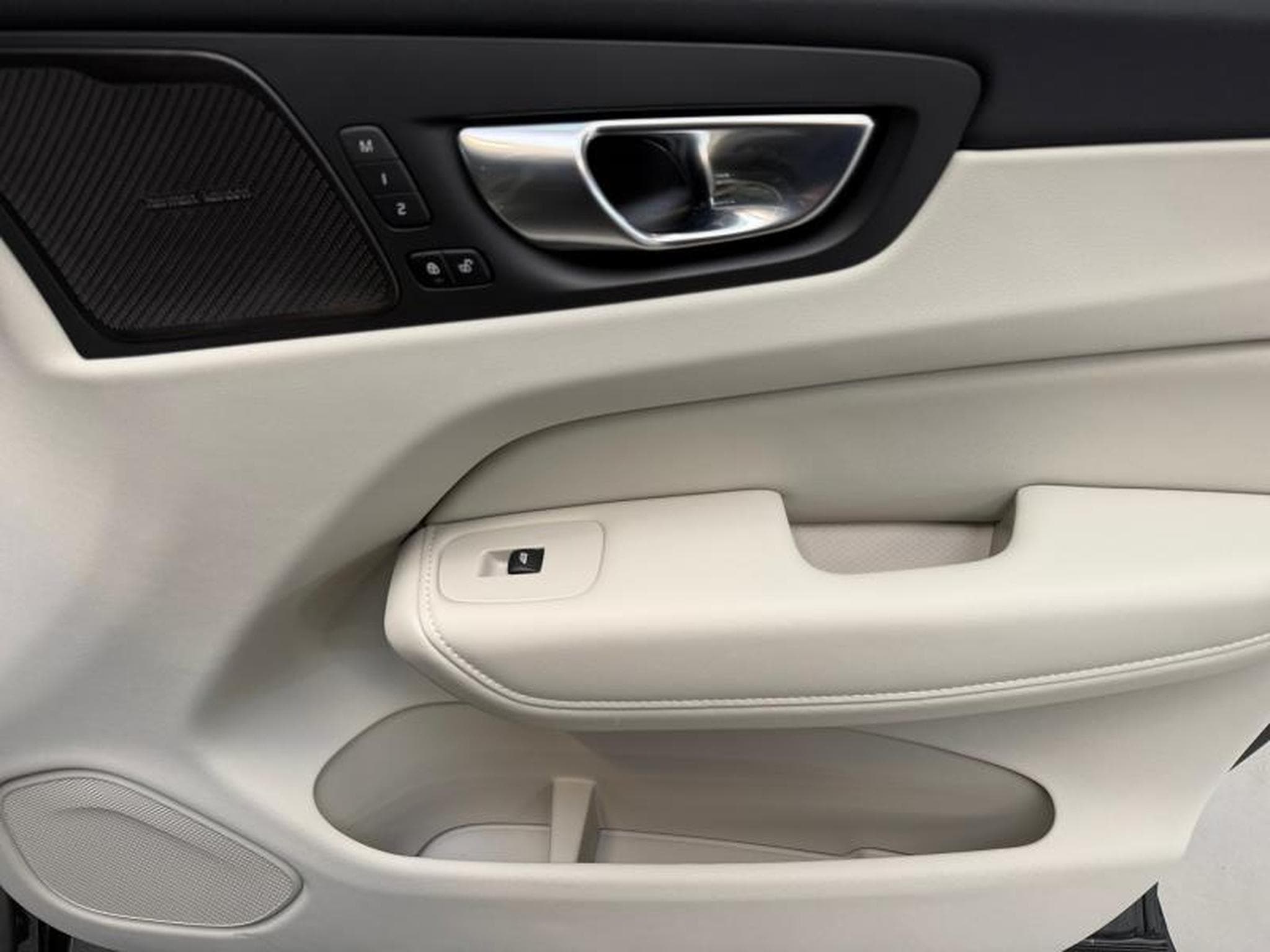 Volvo XC60 Facelift T6 Plus Dark / Hybride (2026) - Photo 21