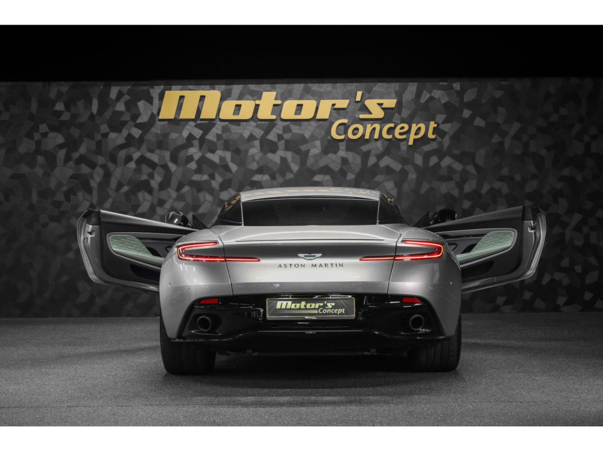 Aston-Martin DB12 V8 Twin Turbo - ALUMINITE SILVER (2024) - Photo 5