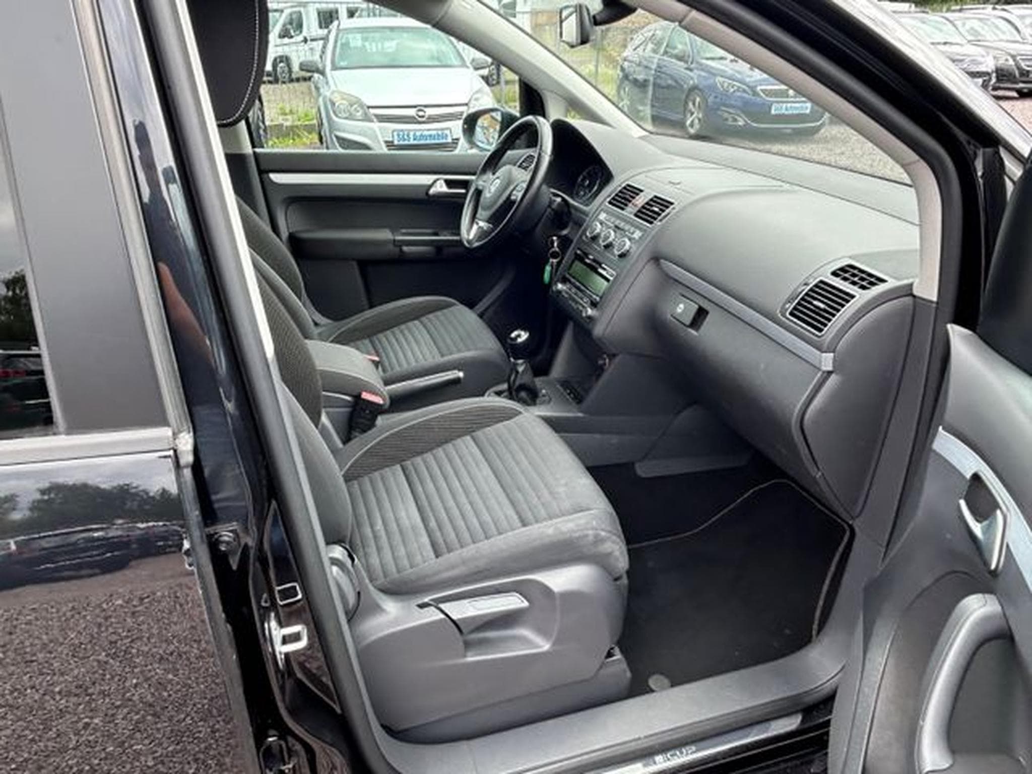 VW Touran Touran Cup 1.4 *SHZ*AHK*2. Hand*Euro5* (2014) - Photo 9