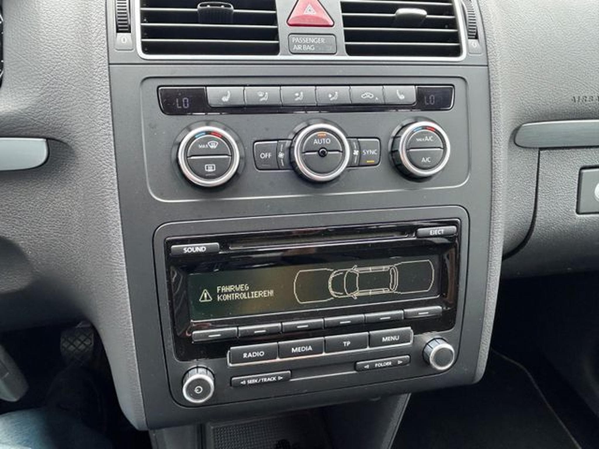 VW Touran Touran Cup 1.4 *SHZ*AHK*2. Hand*Euro5* (2014) - Photo 11
