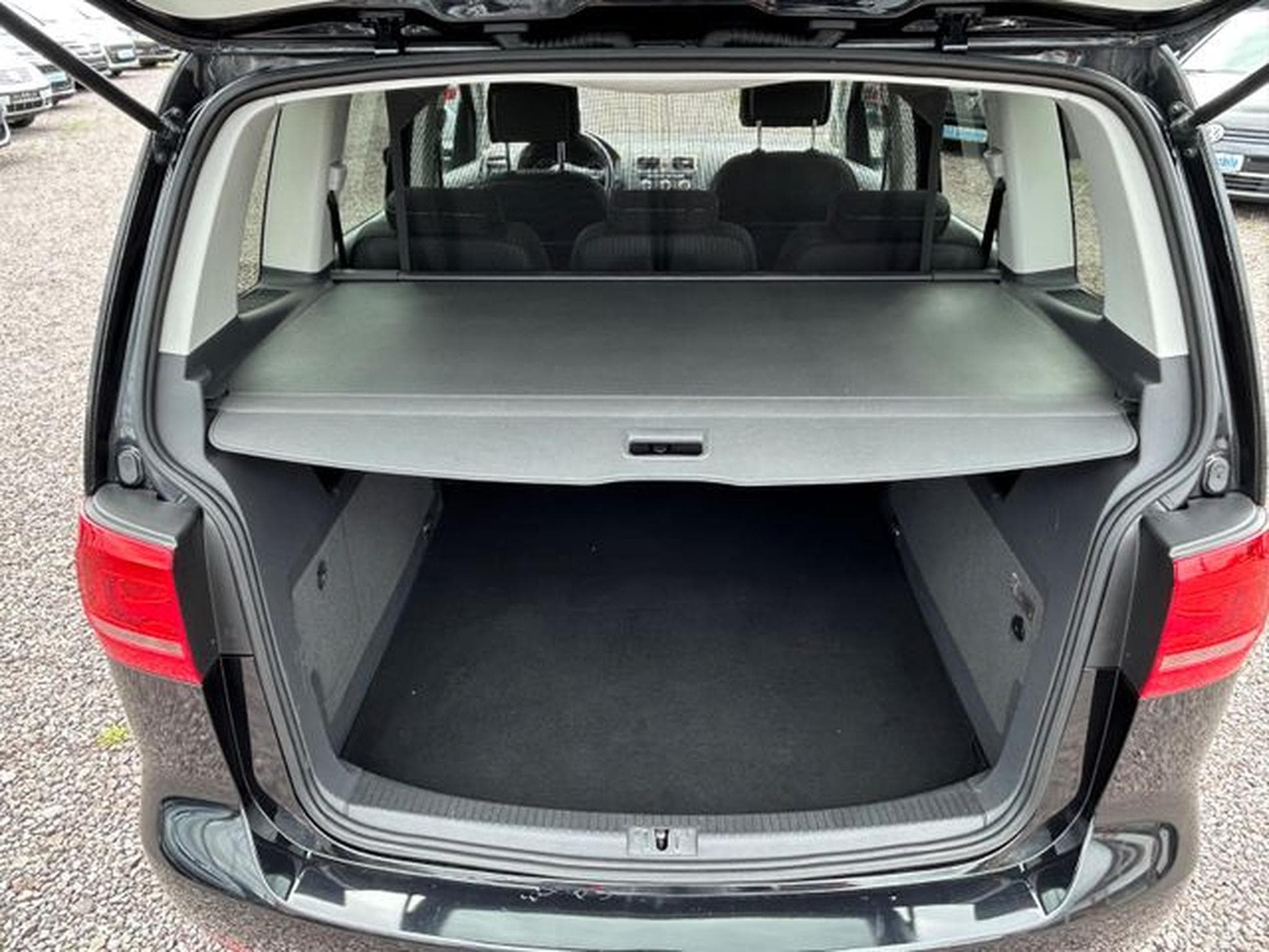 VW Touran Touran Cup 1.4 *SHZ*AHK*2. Hand*Euro5* (2014) - Photo 13