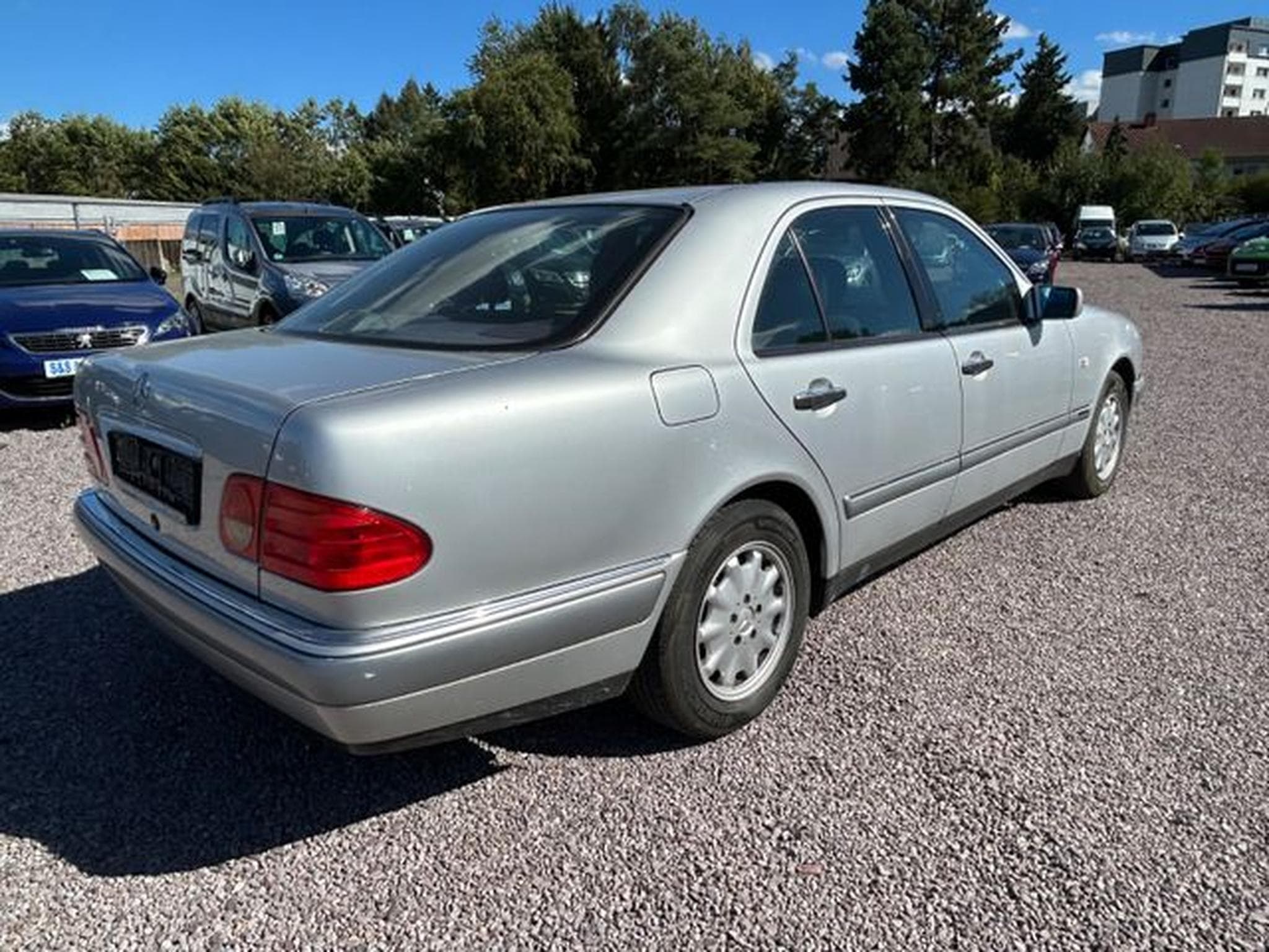 Mercedes E 200 E 200 Lim. *TÜV Neu* Steuerkette Neu*Klimaautom* (1998) - Foto 4