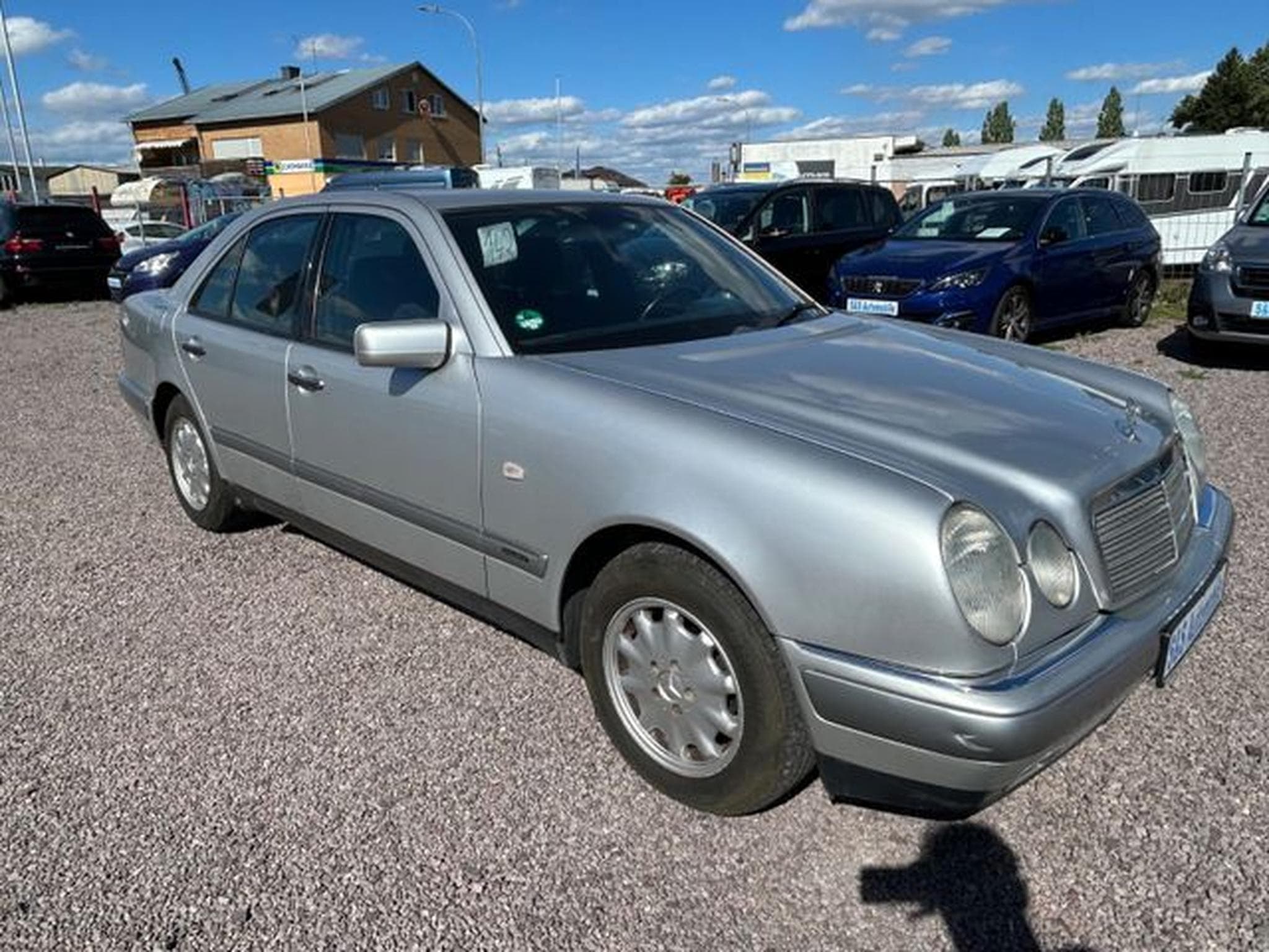 Mercedes E 200 E 200 Lim. *TÜV Neu* Steuerkette Neu*Klimaautom* (1998) - Foto 3