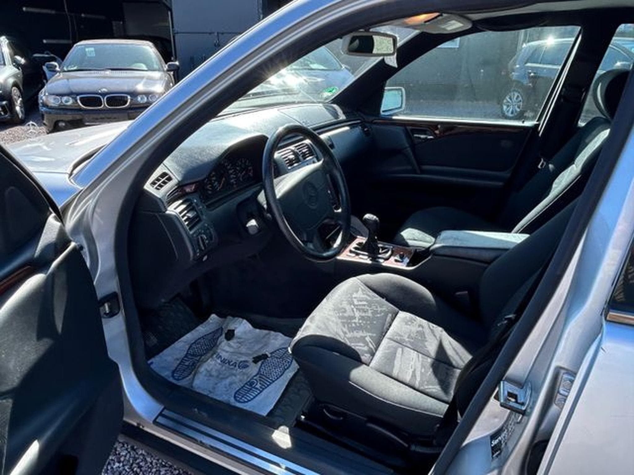Mercedes E 200 E 200 Lim. *TÜV Neu* Steuerkette Neu*Klimaautom* (1998) - Foto 7