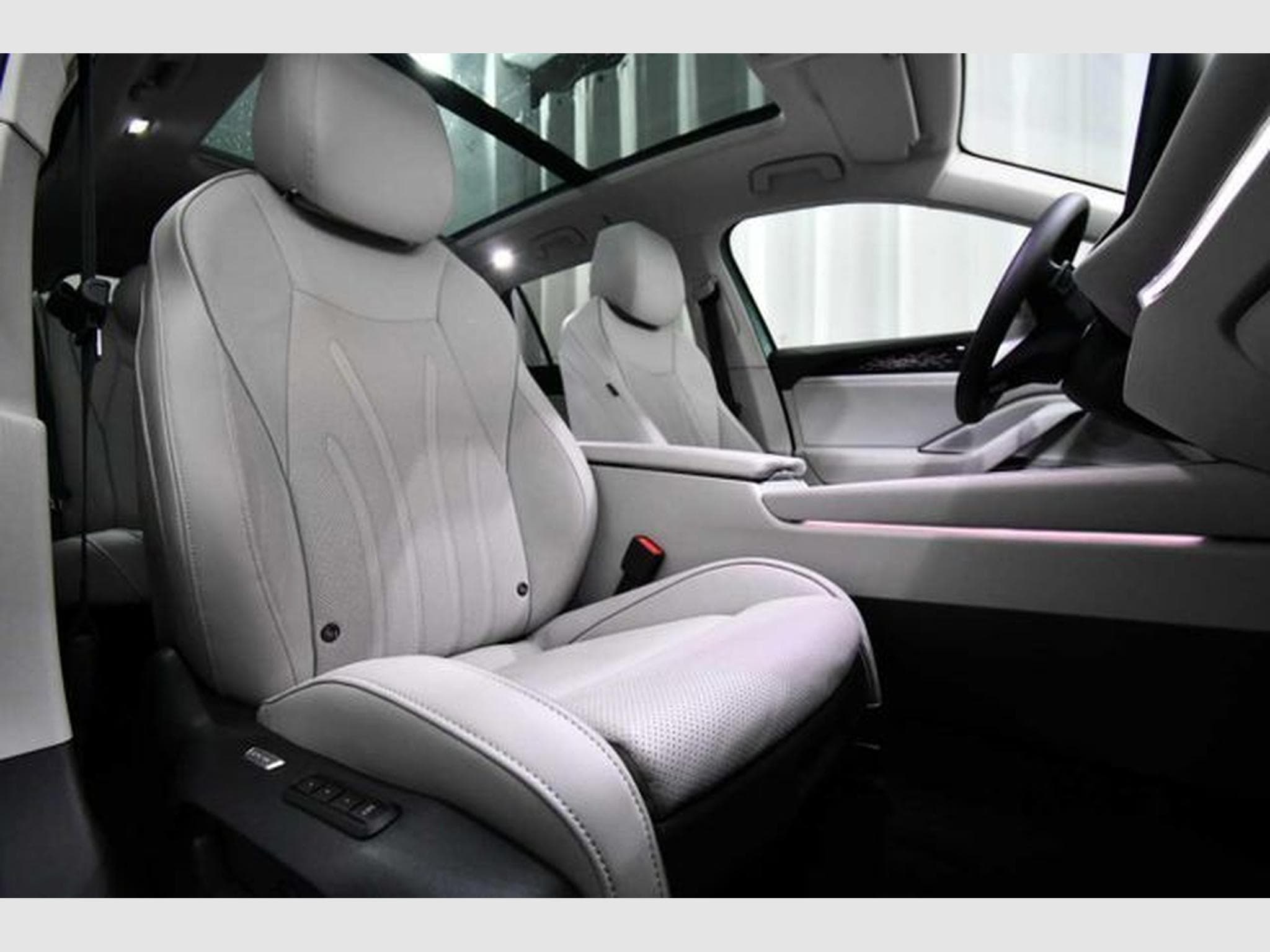 VW Passat Passat Variant 2.0 TDI SCR DSG Elegance - Std.-H (2024) - Photo 8