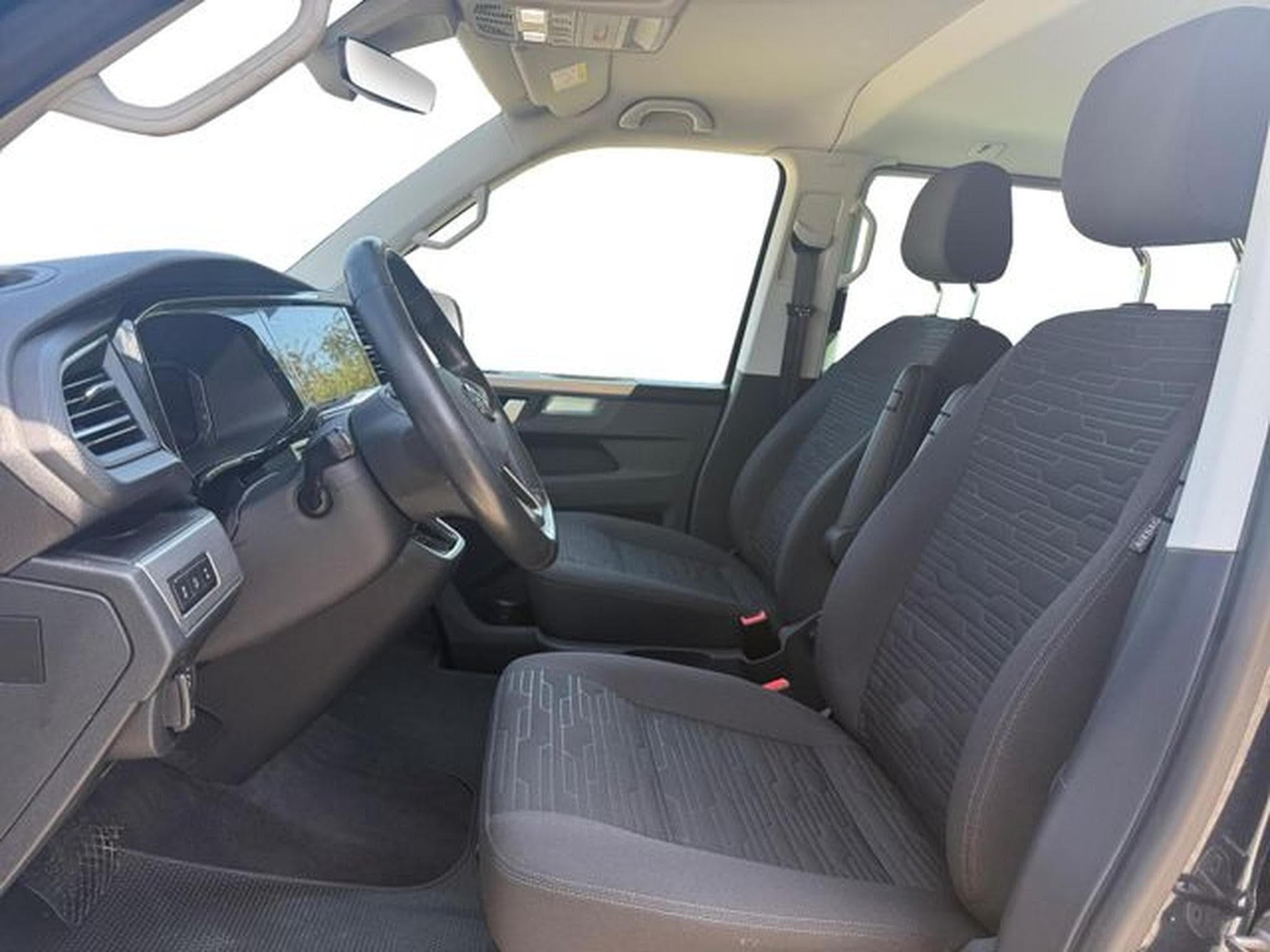 VW T6.1 Multivan Comfortline 4MOTION, AHK, Navi, R-View (2023) - Photo 10