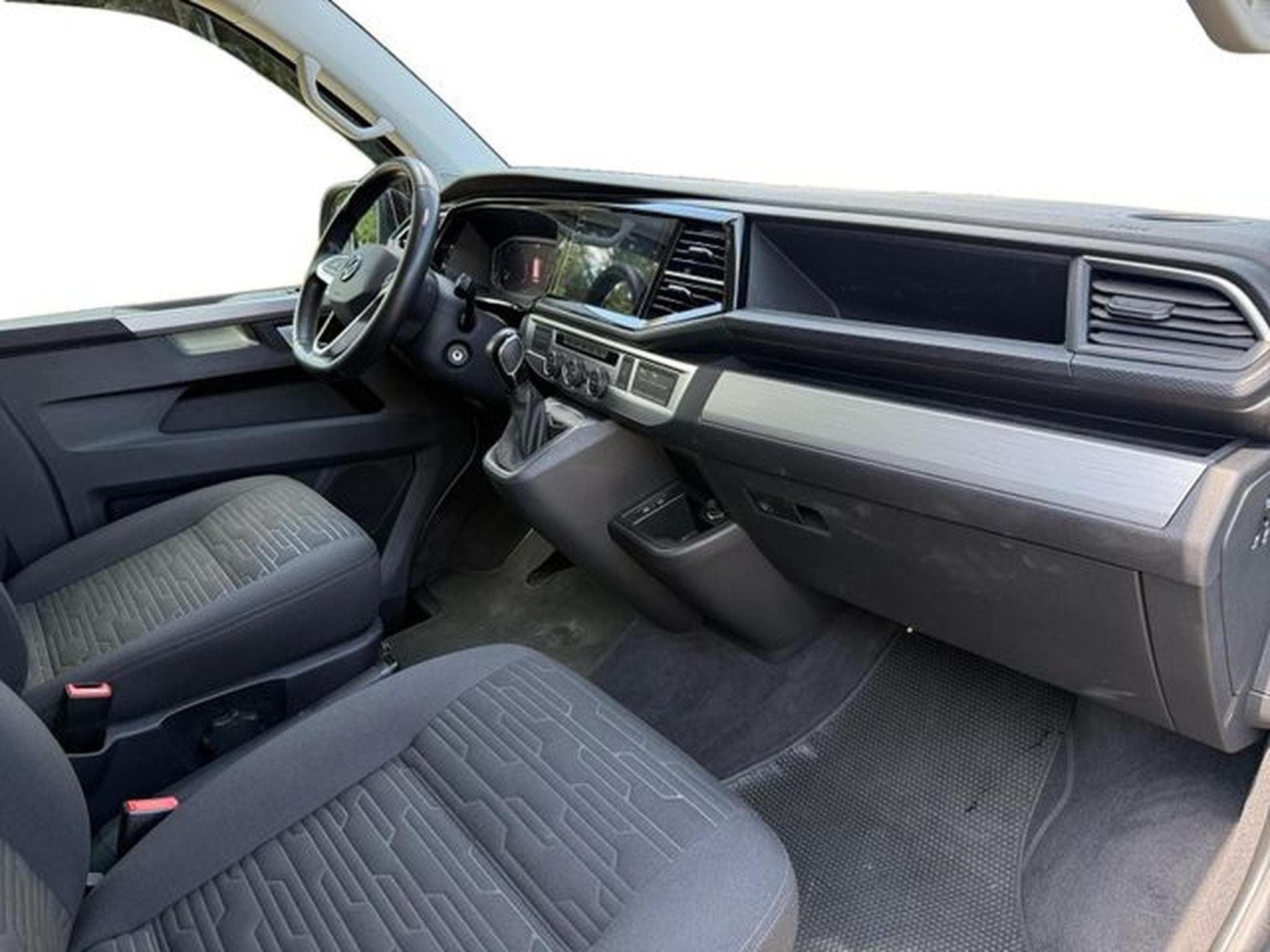 VW T6.1 Multivan Comfortline 4MOTION, AHK, Navi, R-View (2023) - Photo 12