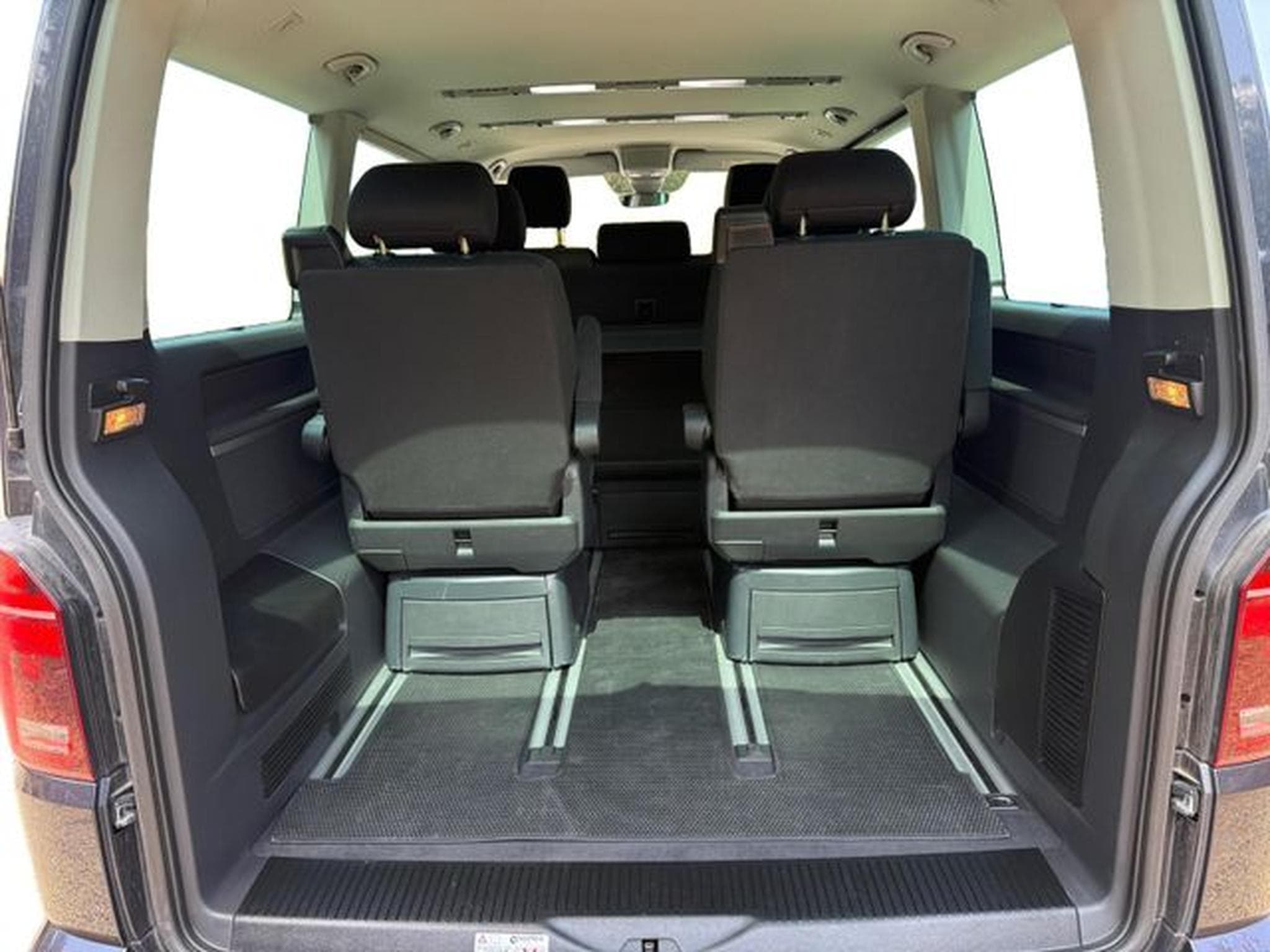 VW T6.1 Multivan Comfortline 4MOTION, AHK, Navi, R-View (2023) - Photo 15