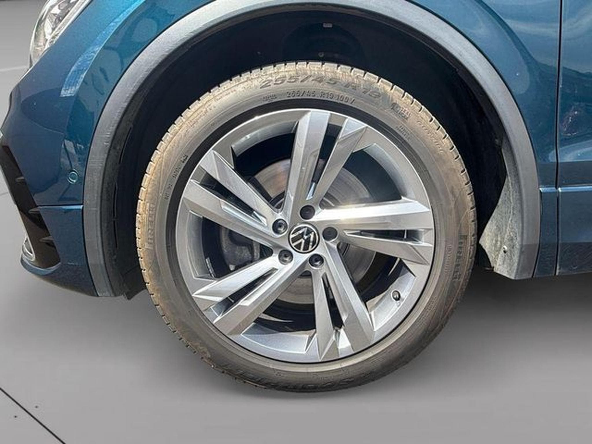 VW Tiguan Tiguan R-Line 4Motion, AHK, DCC, Stnd.-Hzg., 19" (2021) - Photo 9