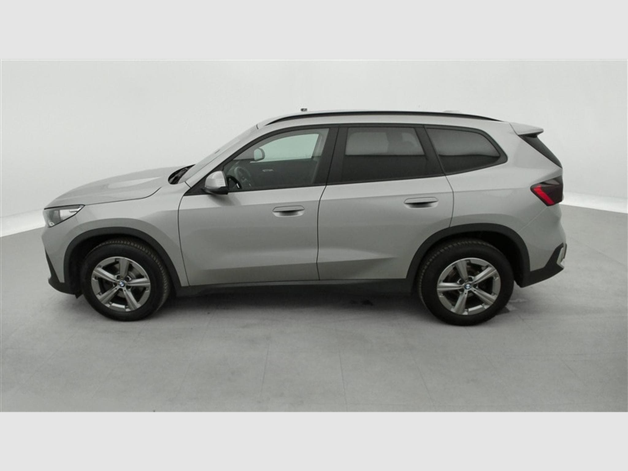 BMW X1 2.0 dA sDrive18 Cuir / Navi / Led (2024) - Foto 3