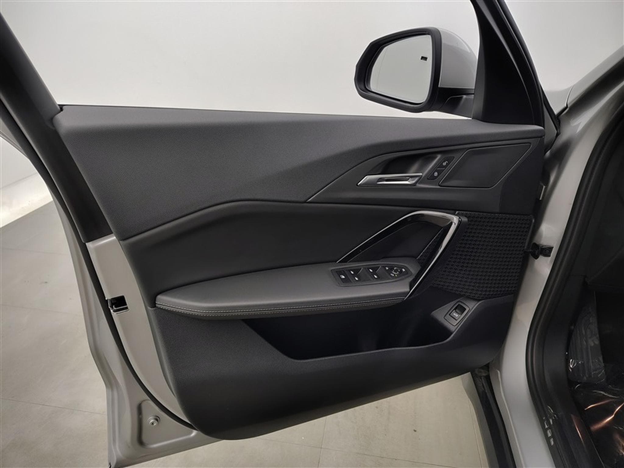 BMW X1 2.0 dA sDrive18 Cuir / Navi / Led (2024) - Foto 17