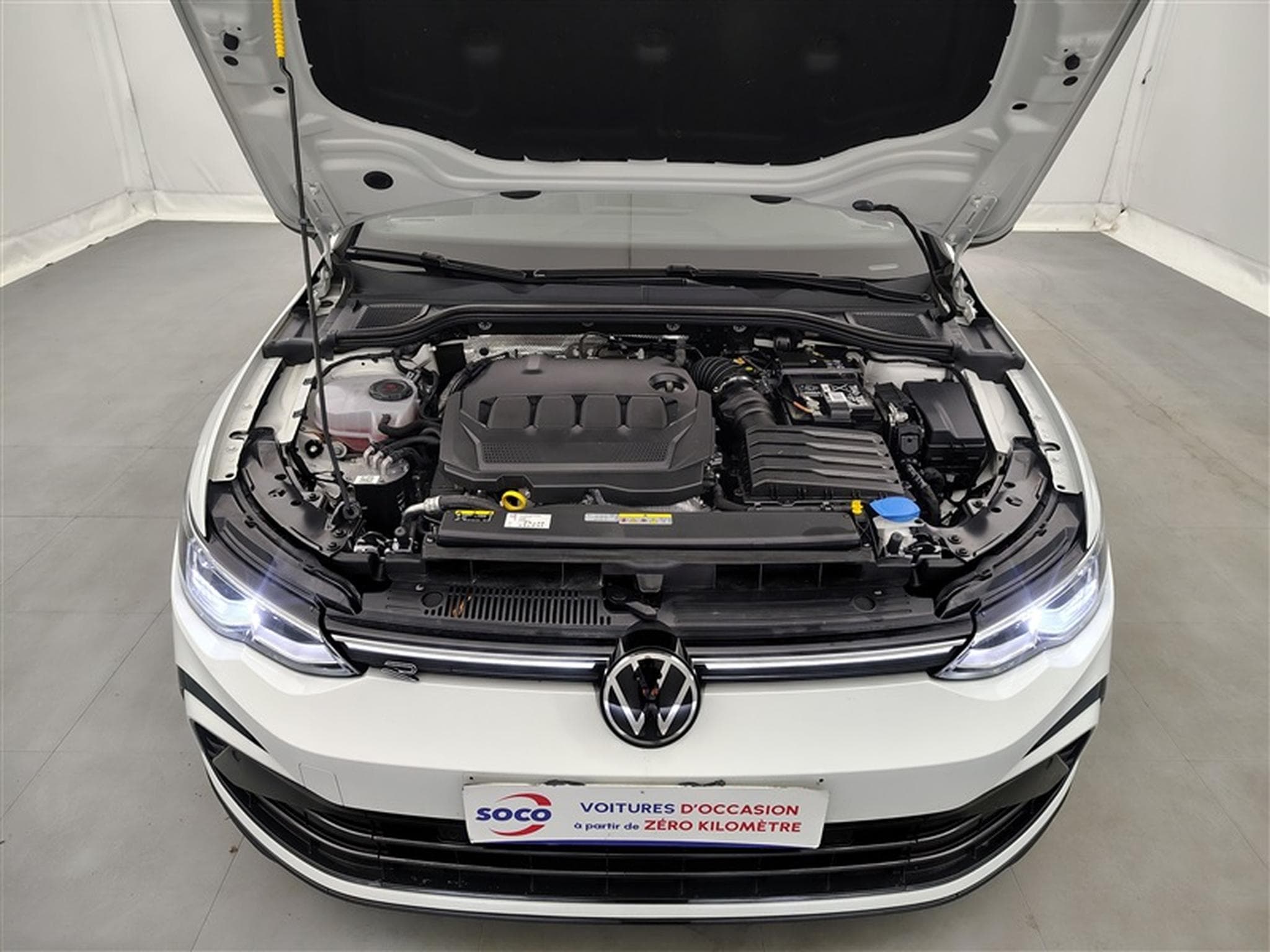 VW Golf 2.0 TDi R-Line Business Premium DSG (2024) - Photo 21