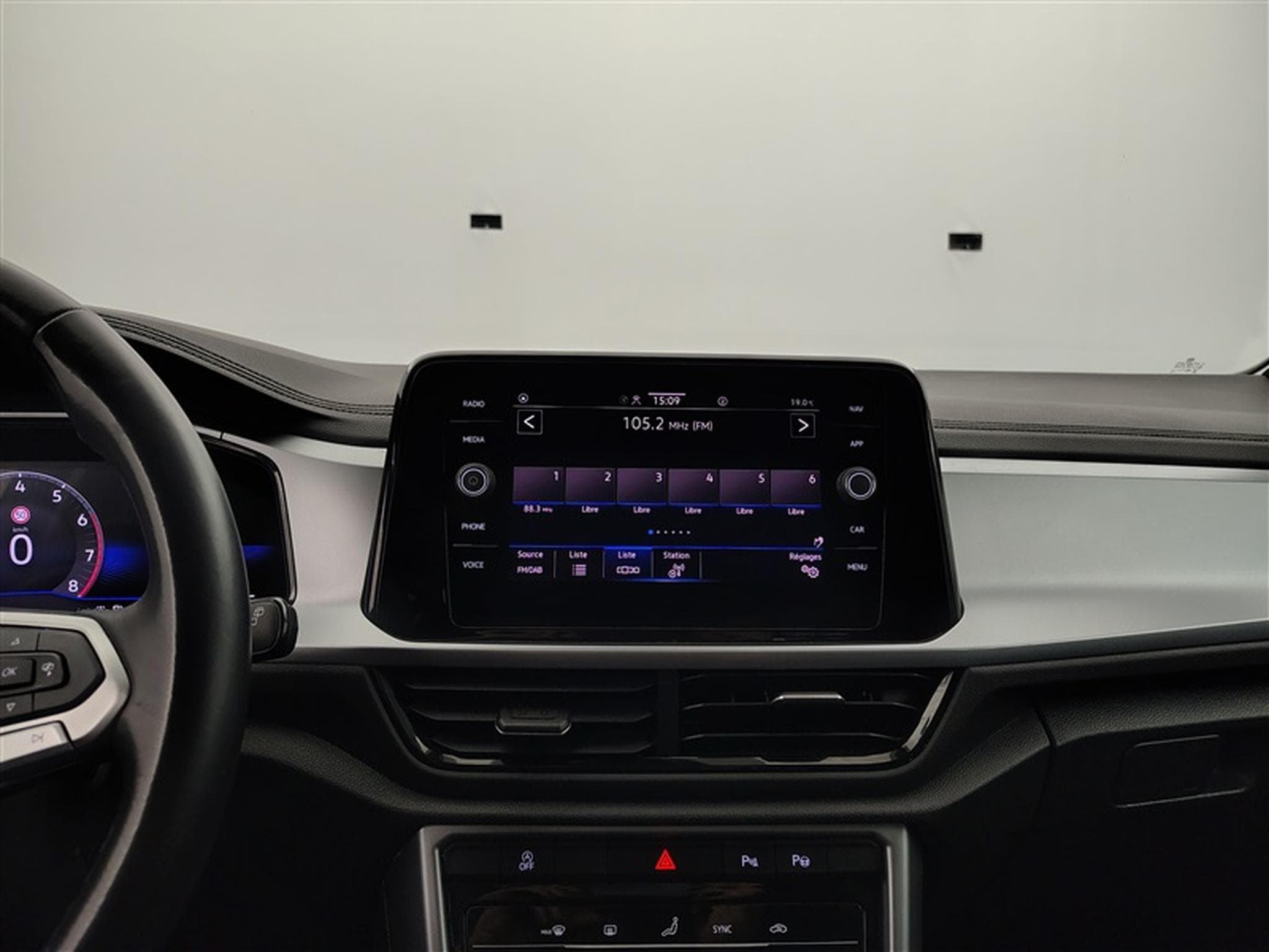 VW T-Roc 1.0 TSI Style  Carplay / Led / PDC+Caméra (2024) - Photo 11