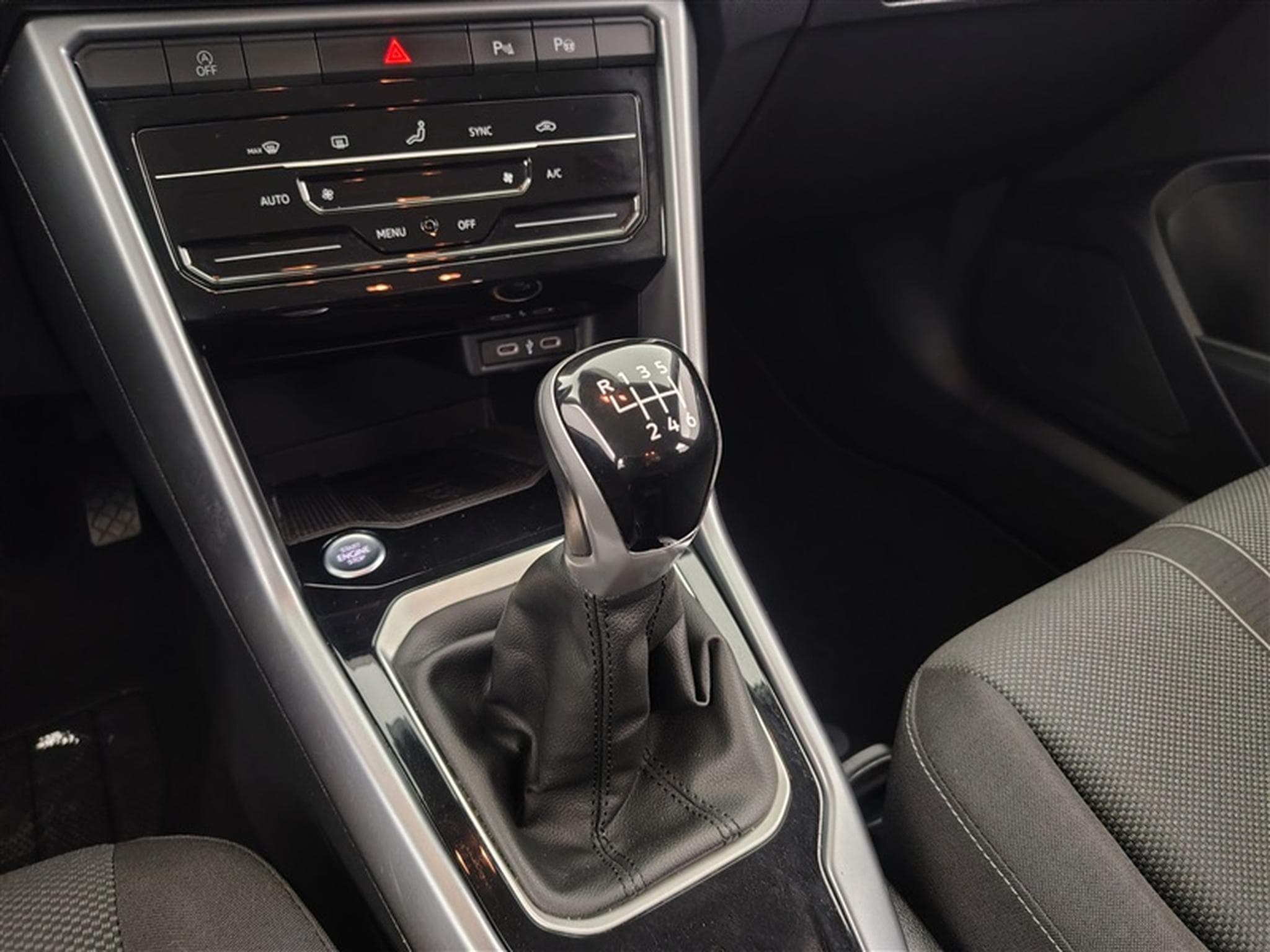 VW T-Roc 1.0 TSI Style  Carplay / Led / PDC+Caméra (2024) - Photo 12